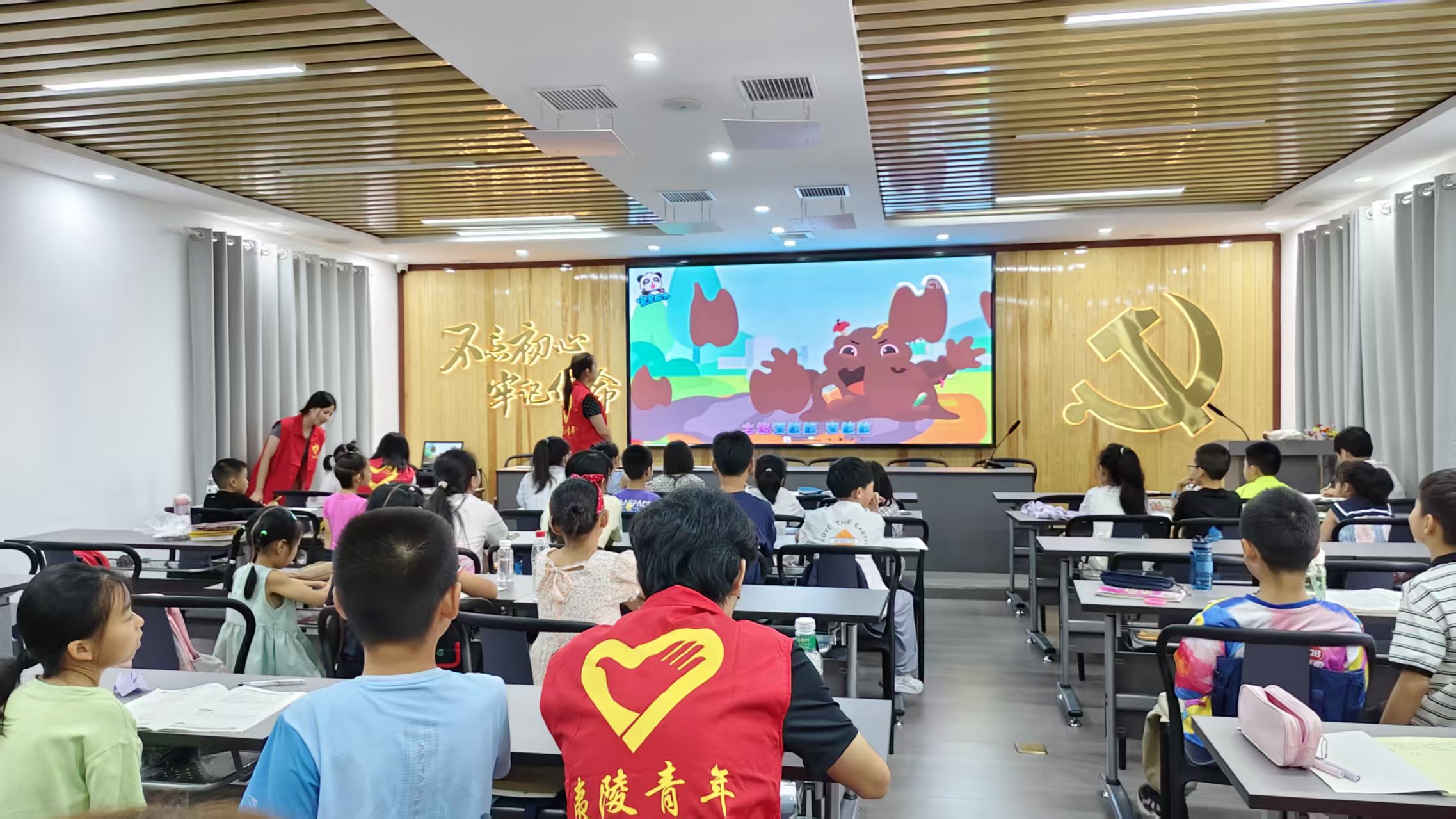 东湖社区：趣味科普识分类 童心共绘新生活