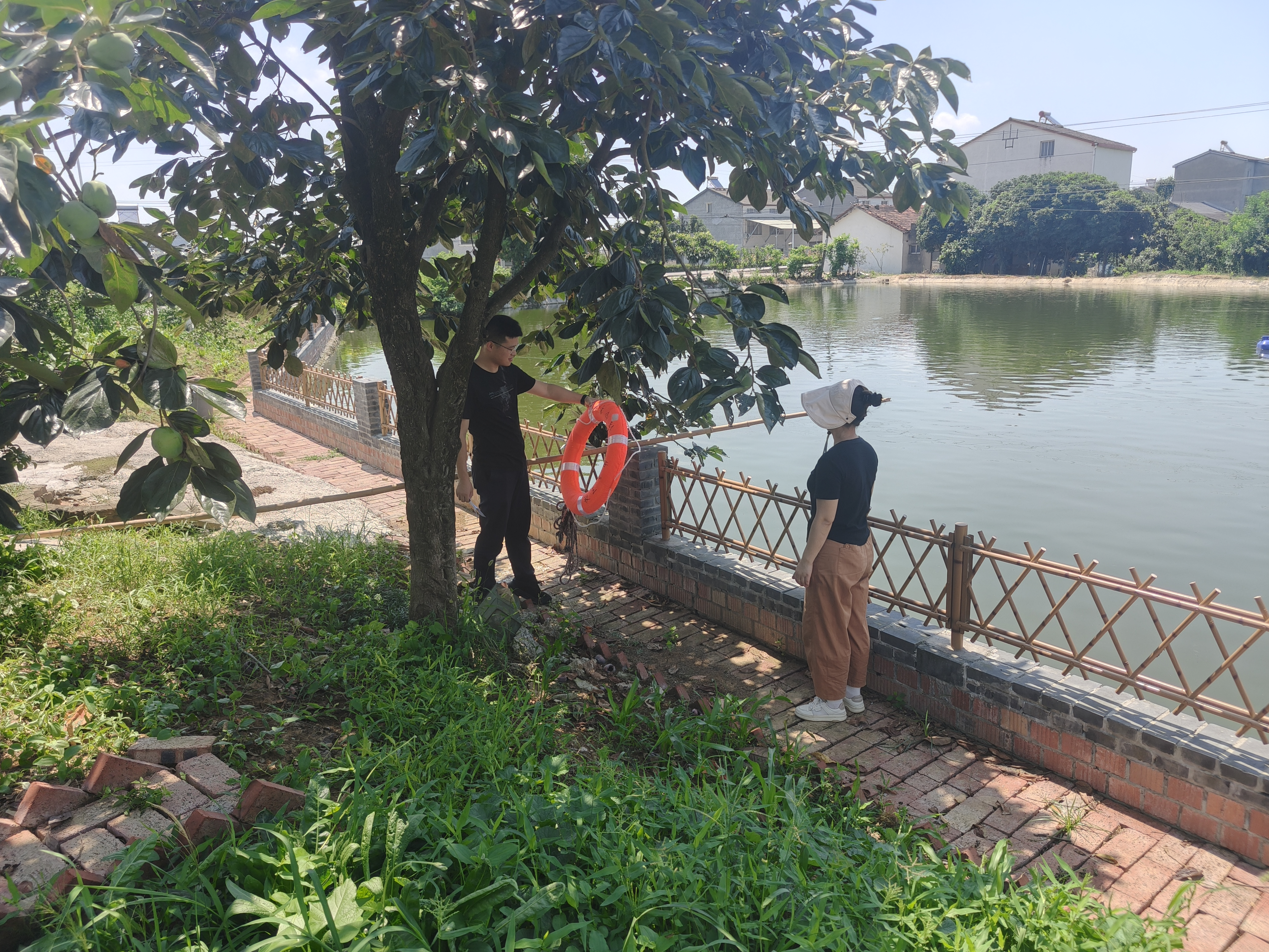 鸦鹊岭镇：配备防溺水物资 筑牢暑期安全线