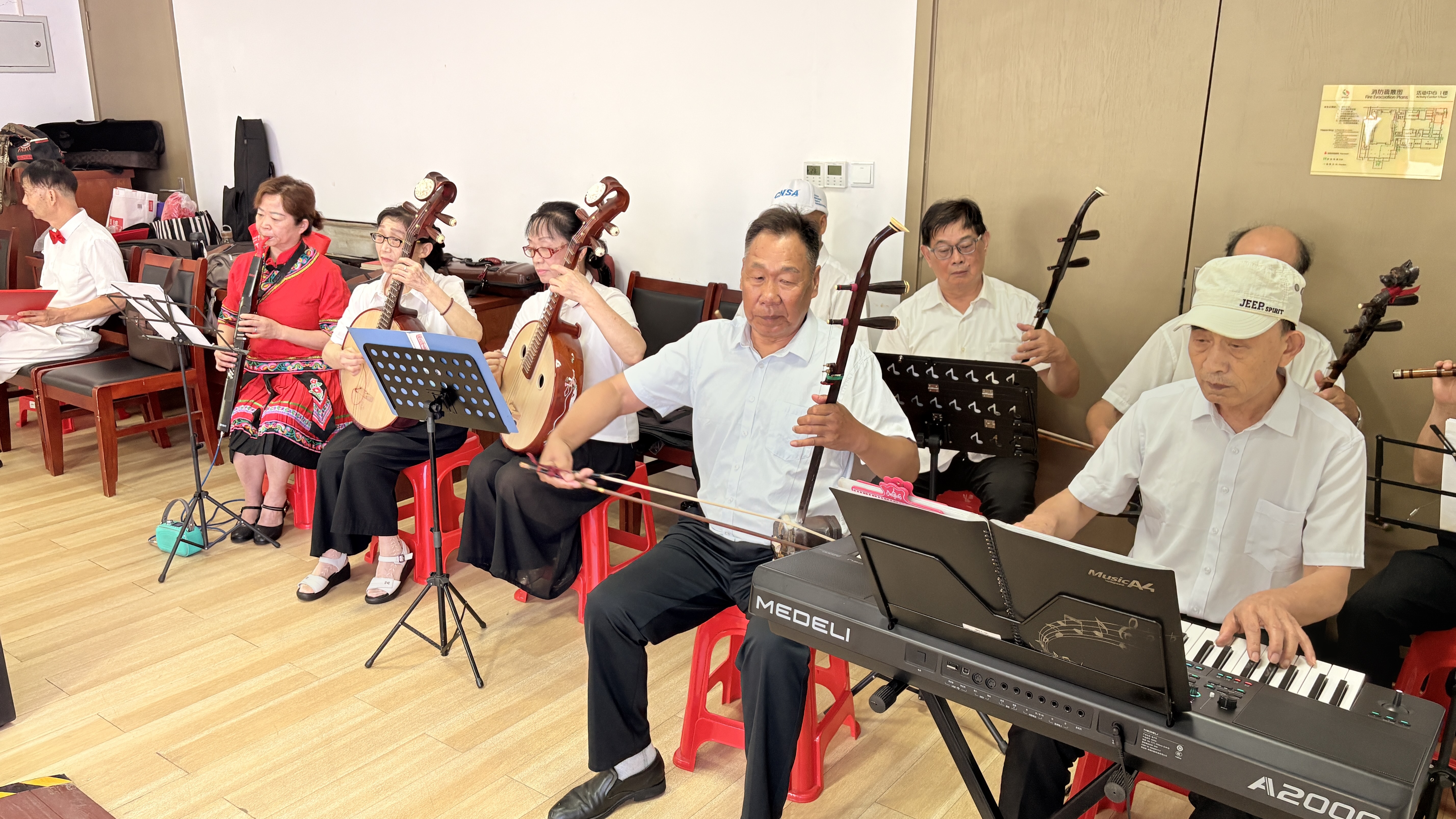 蝉鸣盛夏庆嘉诞  心载欢歌乐颐年