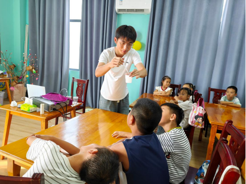 趣味科学进课堂 奇妙实验启童心