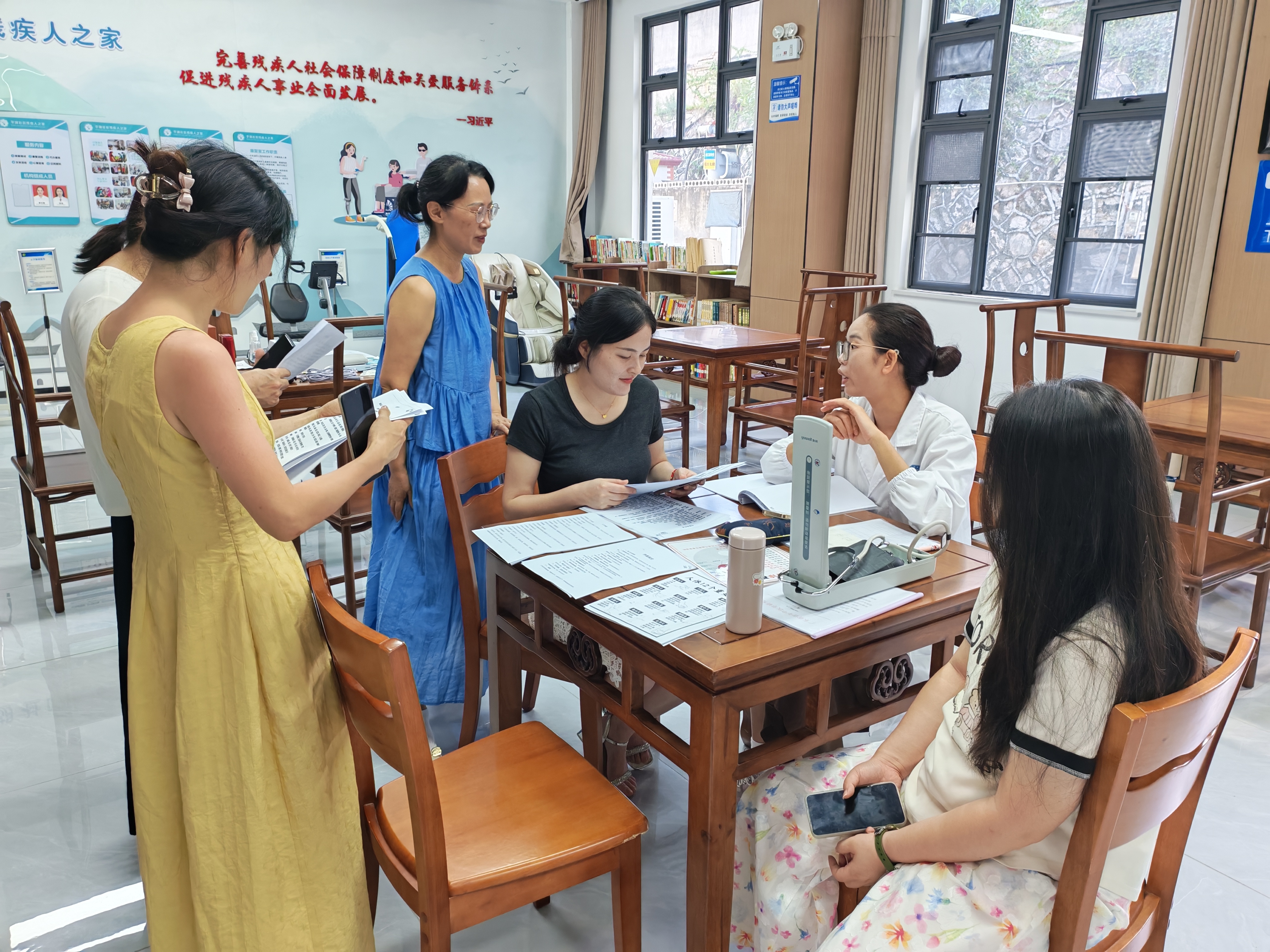 中医服务进社区 健康关怀到身边