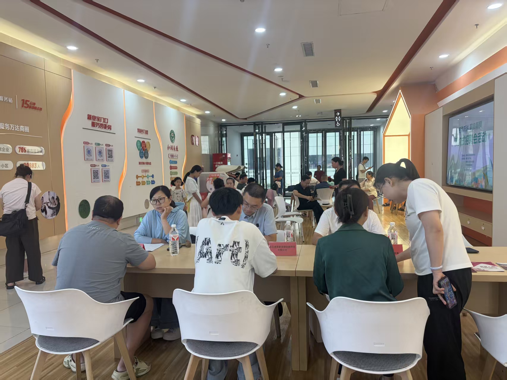 万达搭台送岗位 便民求职启新途