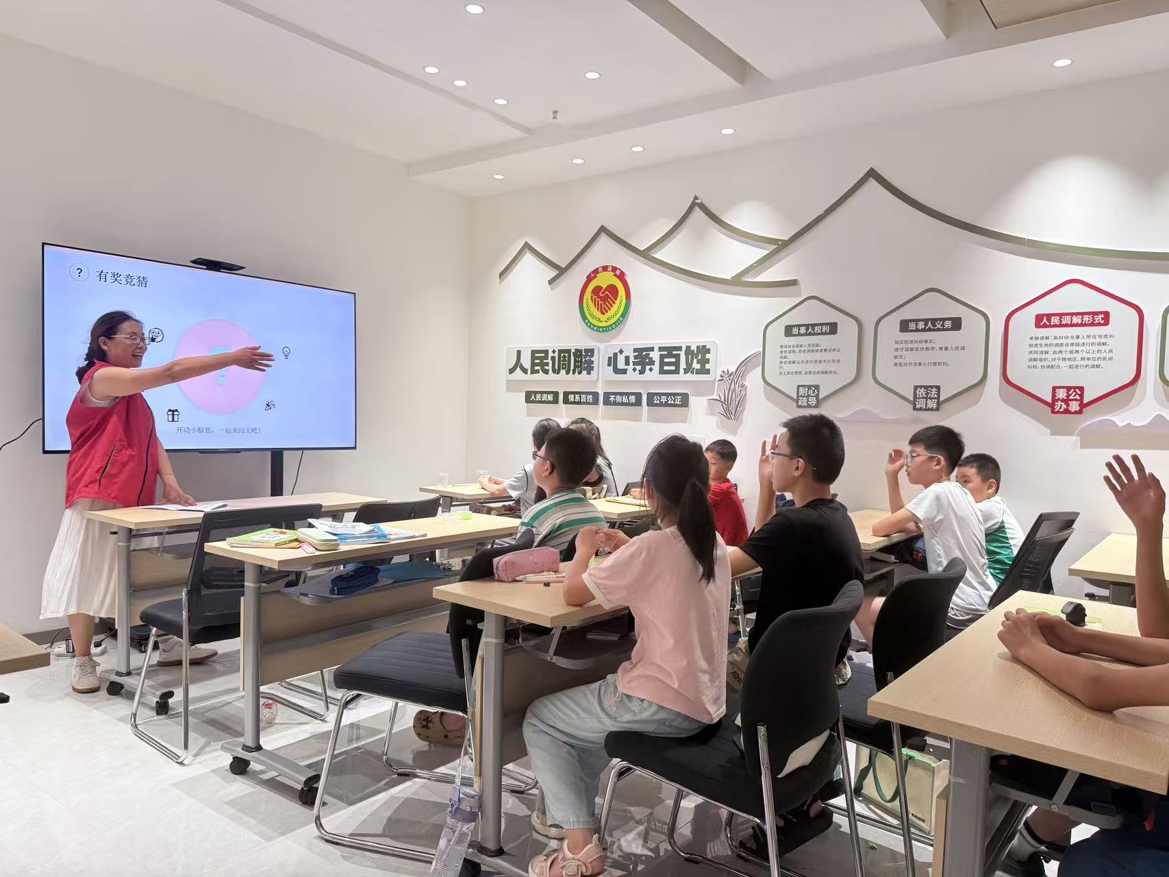 港虹社区：小手拉大手 两袋对两桶