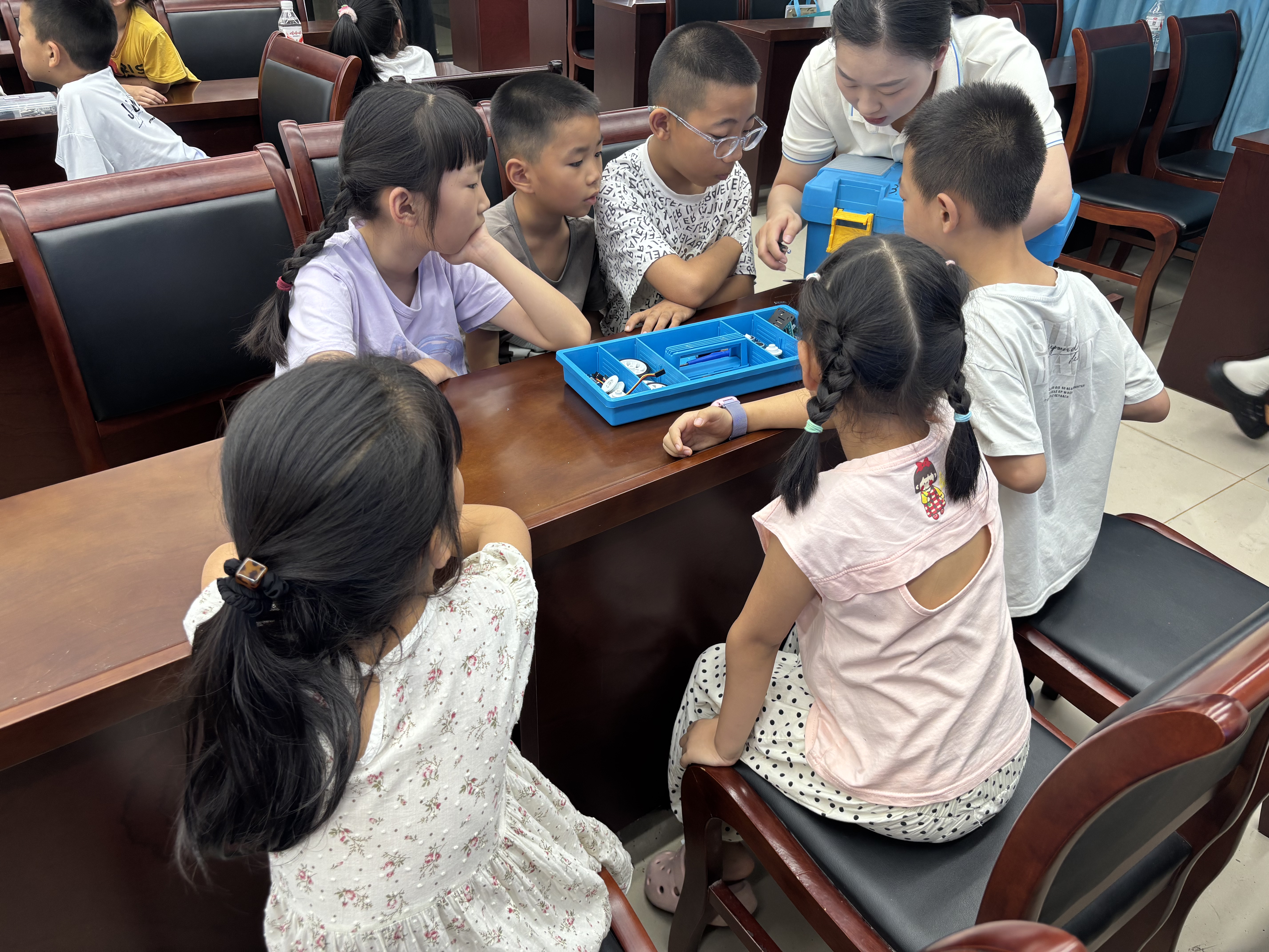谭家榜社区：趣味编程启智慧 科技童心筑未来