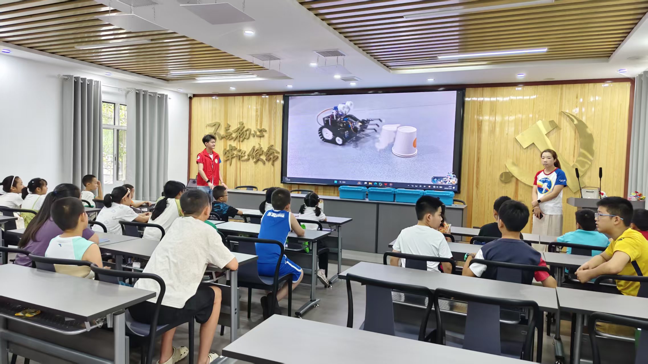 东湖社区：编程启智趣 科普伴成长