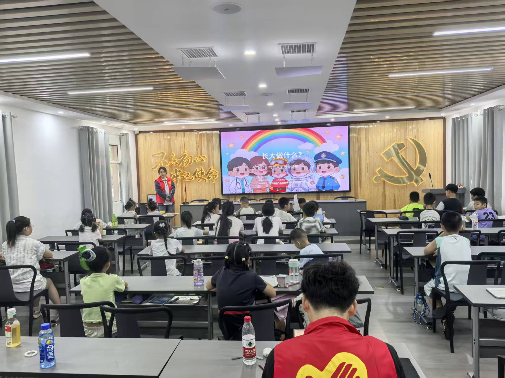 东湖社区：我的未来我做主 职业启蒙走进暑假托管