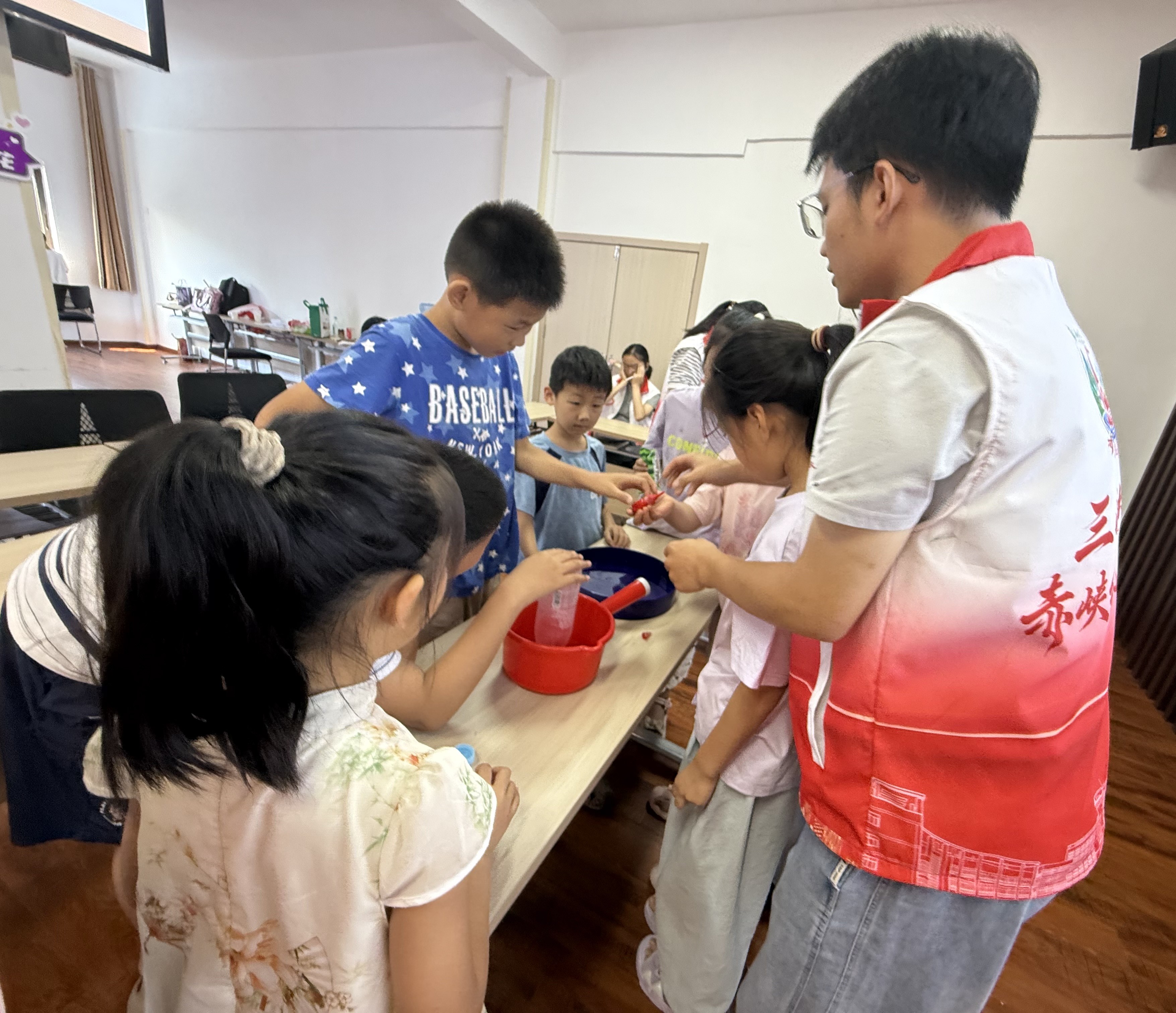 童话故事润童心 科学实验燃热情