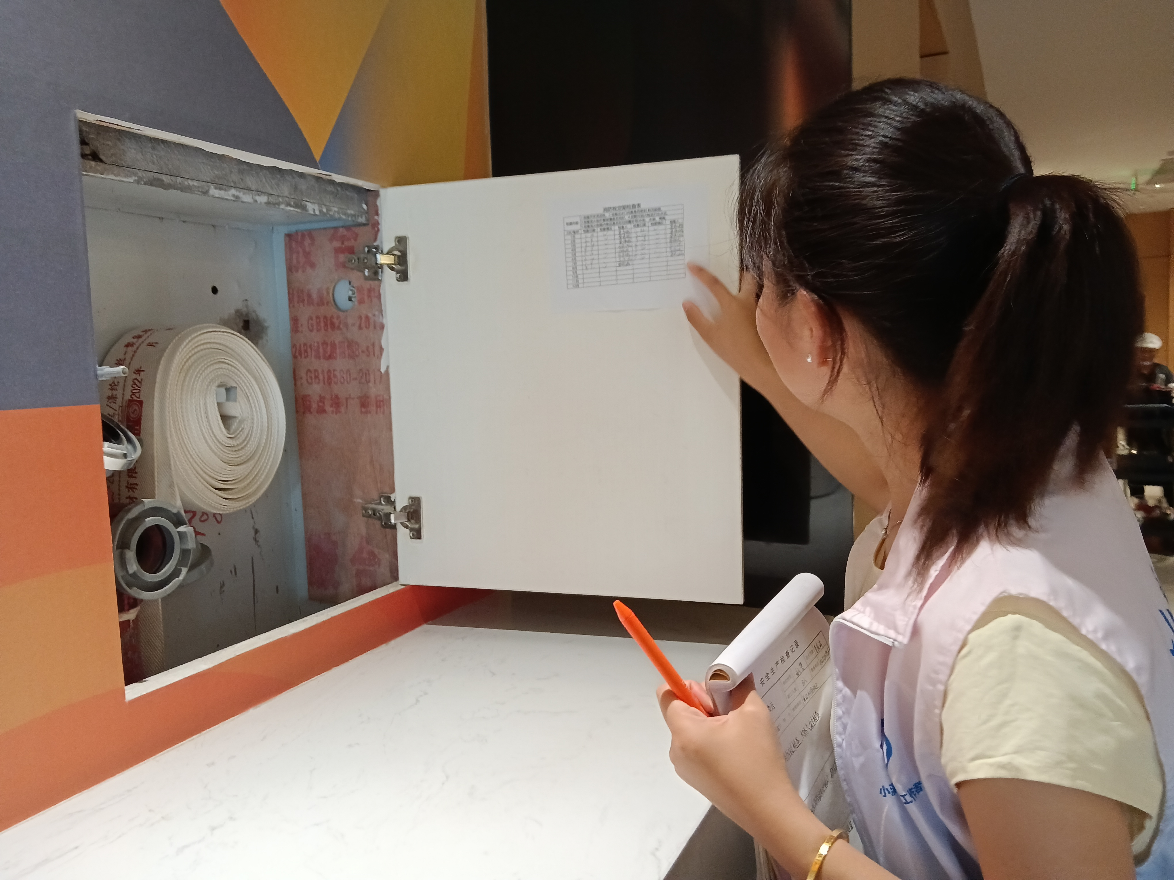 长江市场社区：拧紧社区消防“安全阀” 筑牢安全守护防线