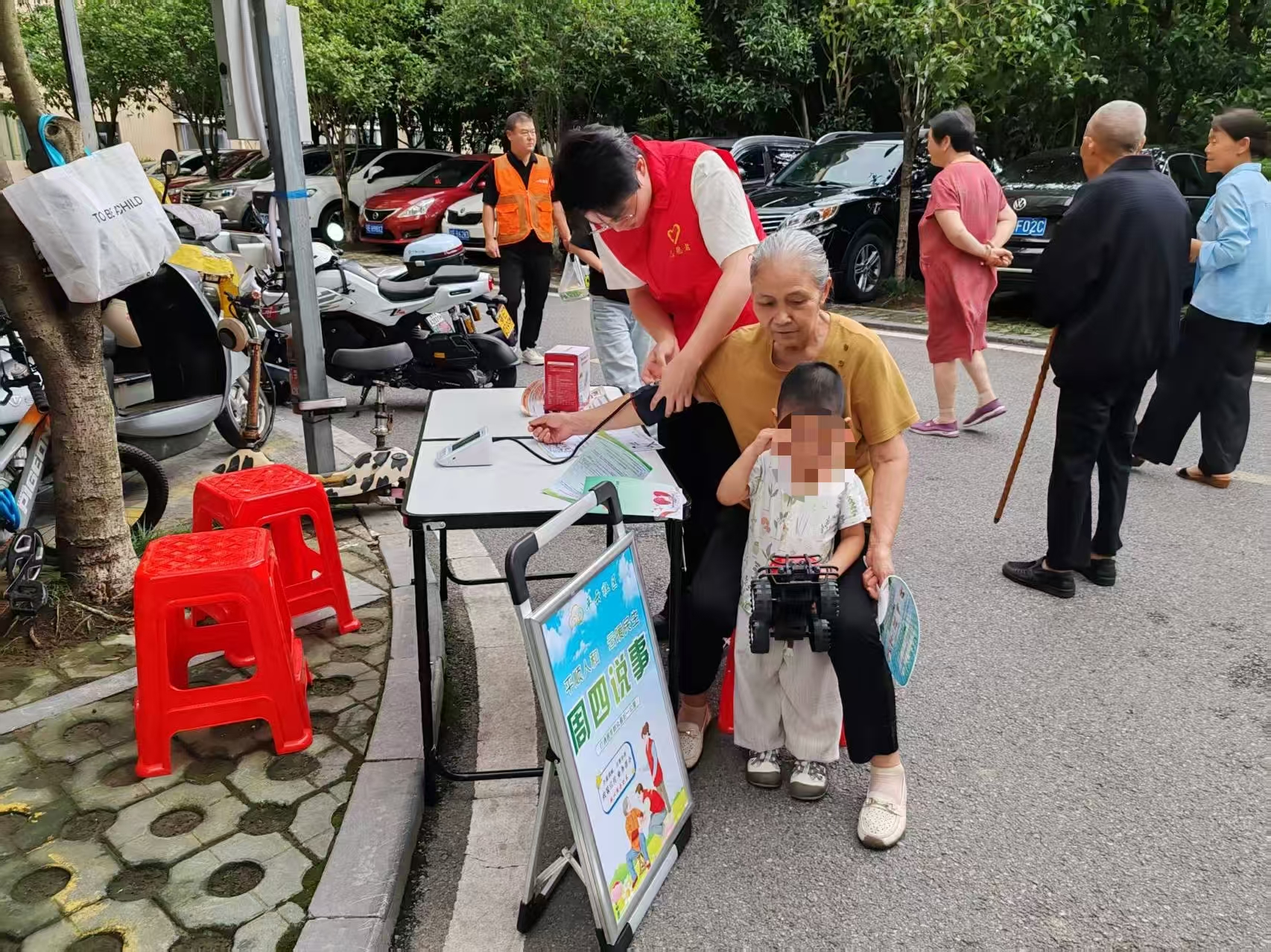 平云社区：志愿添活力 服务暖民心