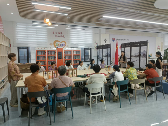 长江市场社区：巧手编绳结，非遗共传承