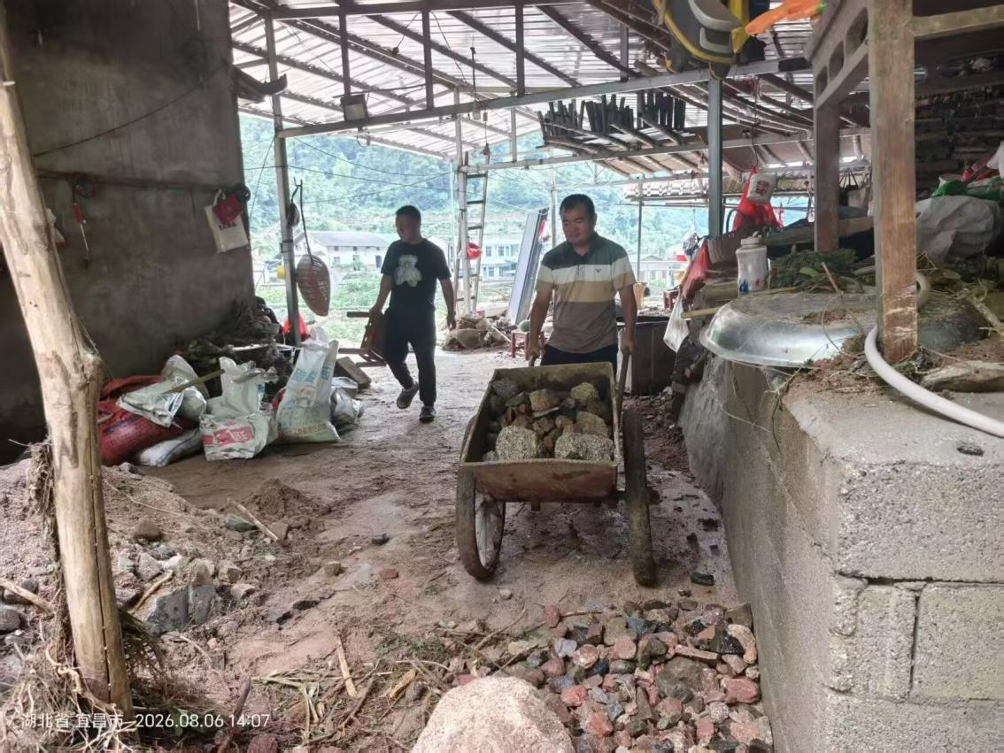 闻“汛”而动 乐天溪镇市场监管所全力投入灾后重建工作