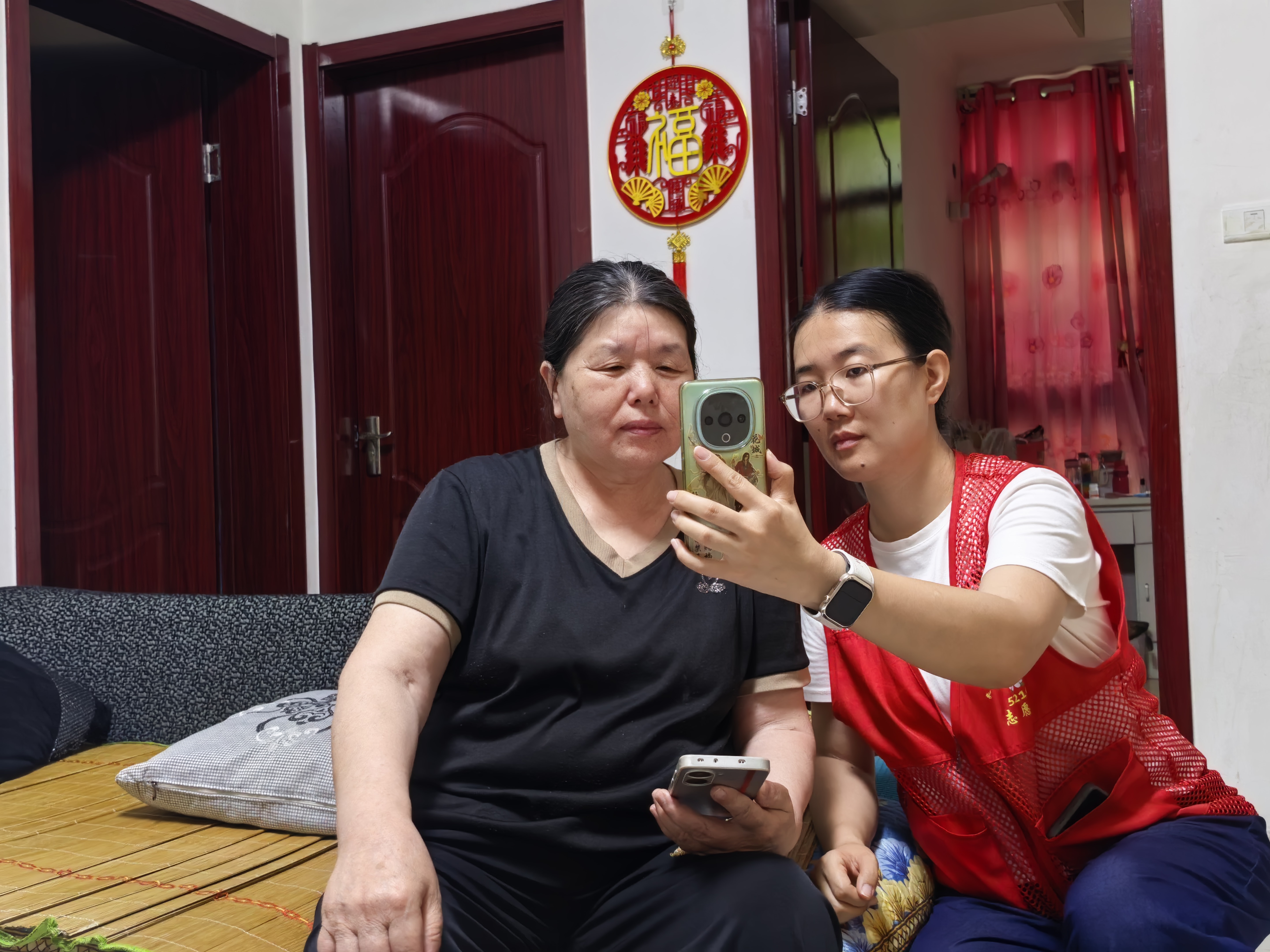 润城社区：“顺手帮”敲开门 好服务送上门
