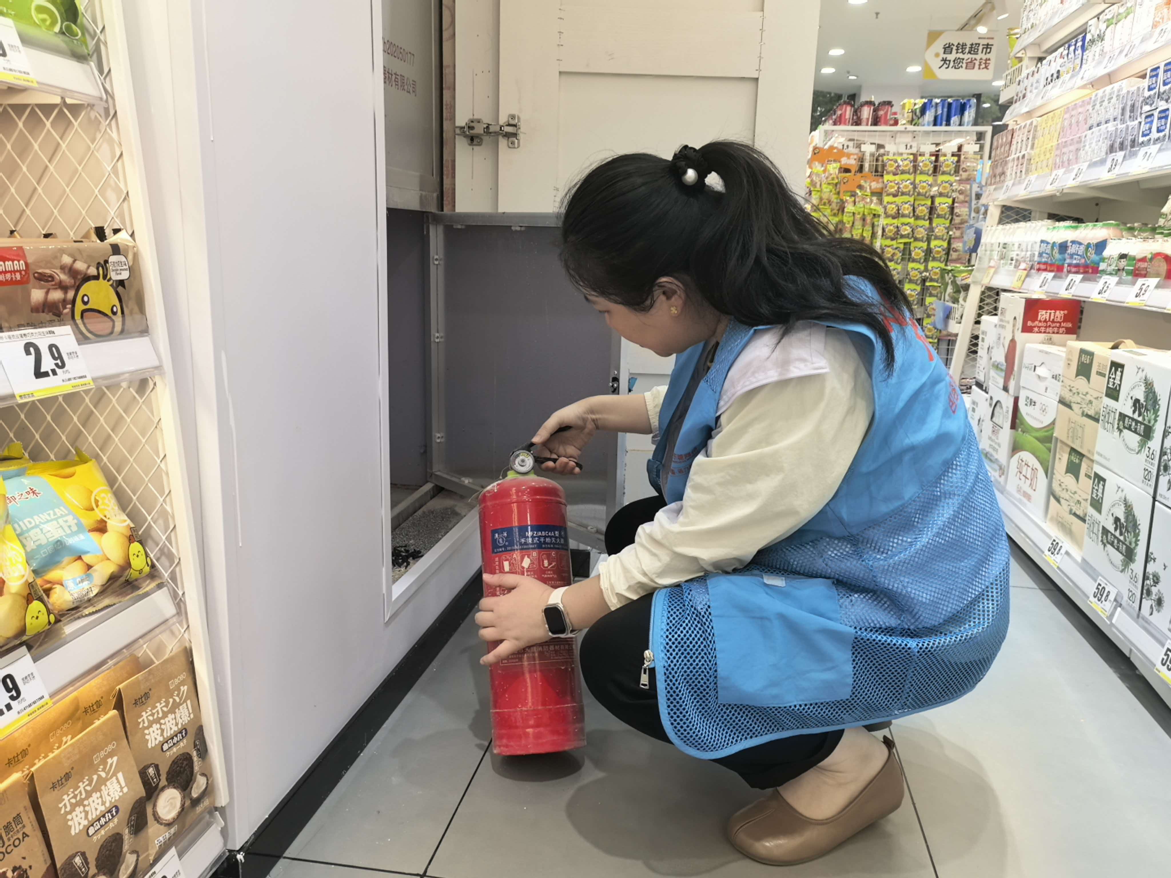 锦云社区：排查商铺消防隐患 筑牢辖区安全防线