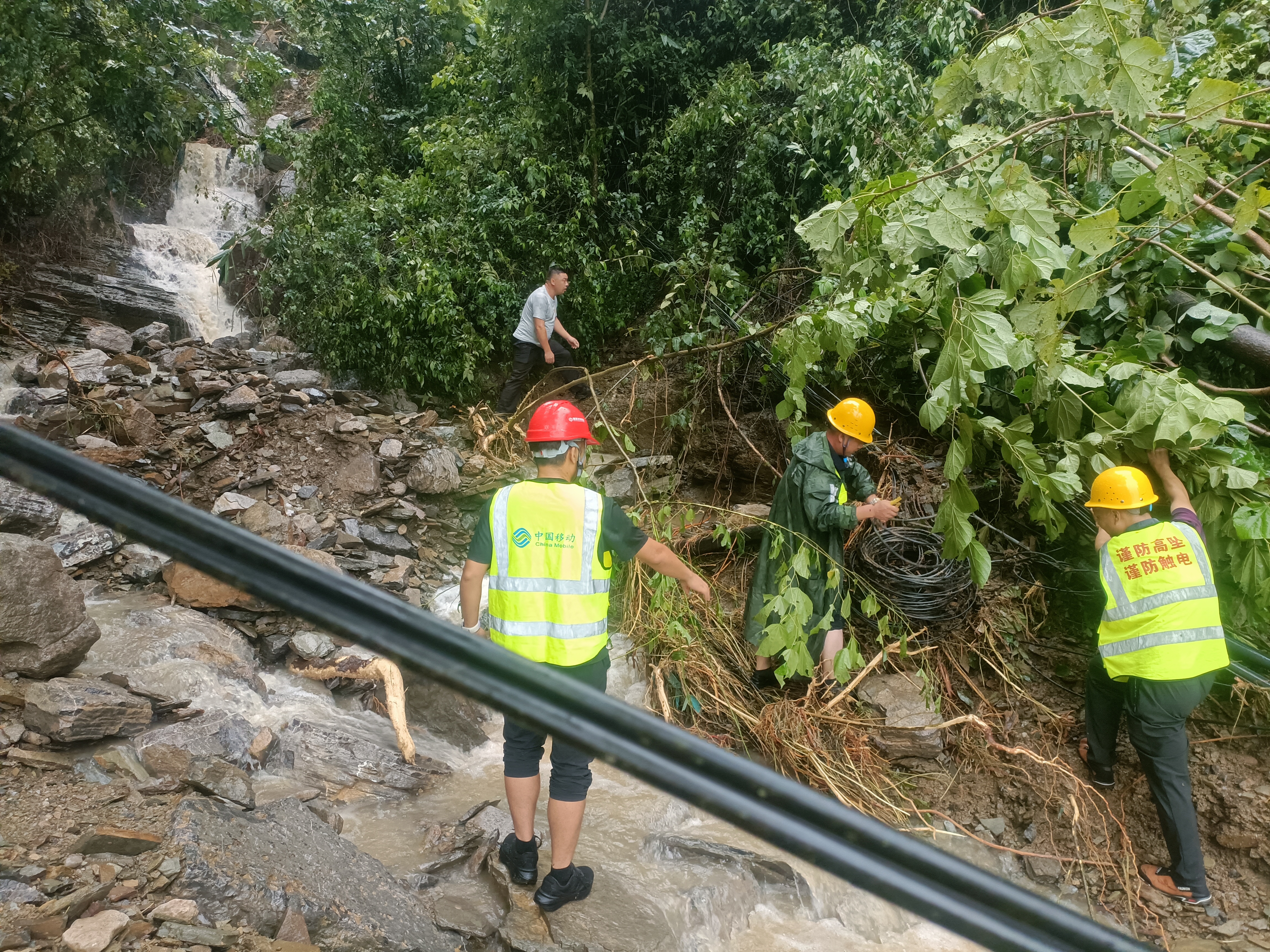 夷陵移动：闻“汛”而动 逆雨保通