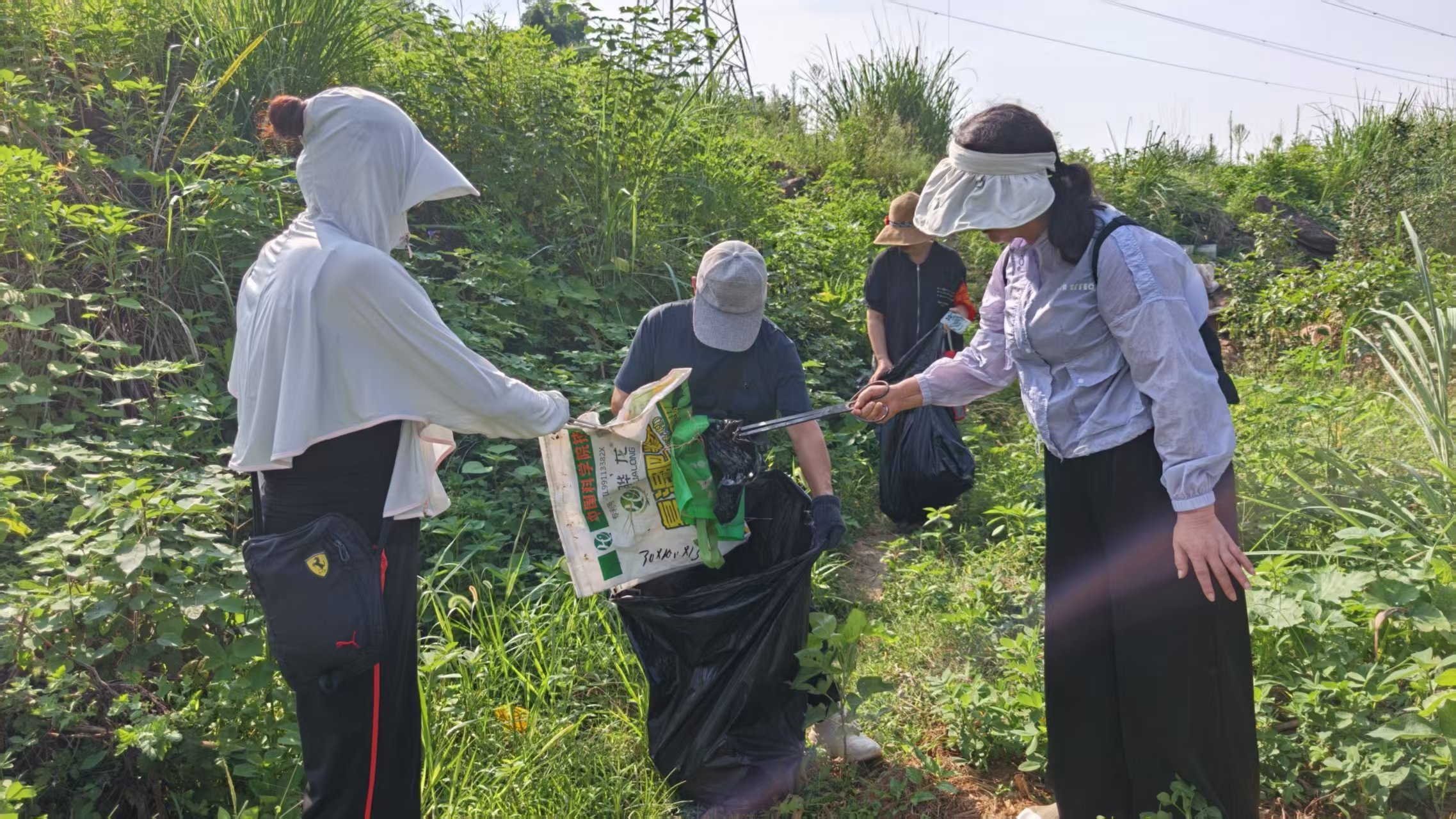 望江社区：专业赋能净滩行动 数据溯源精准护河