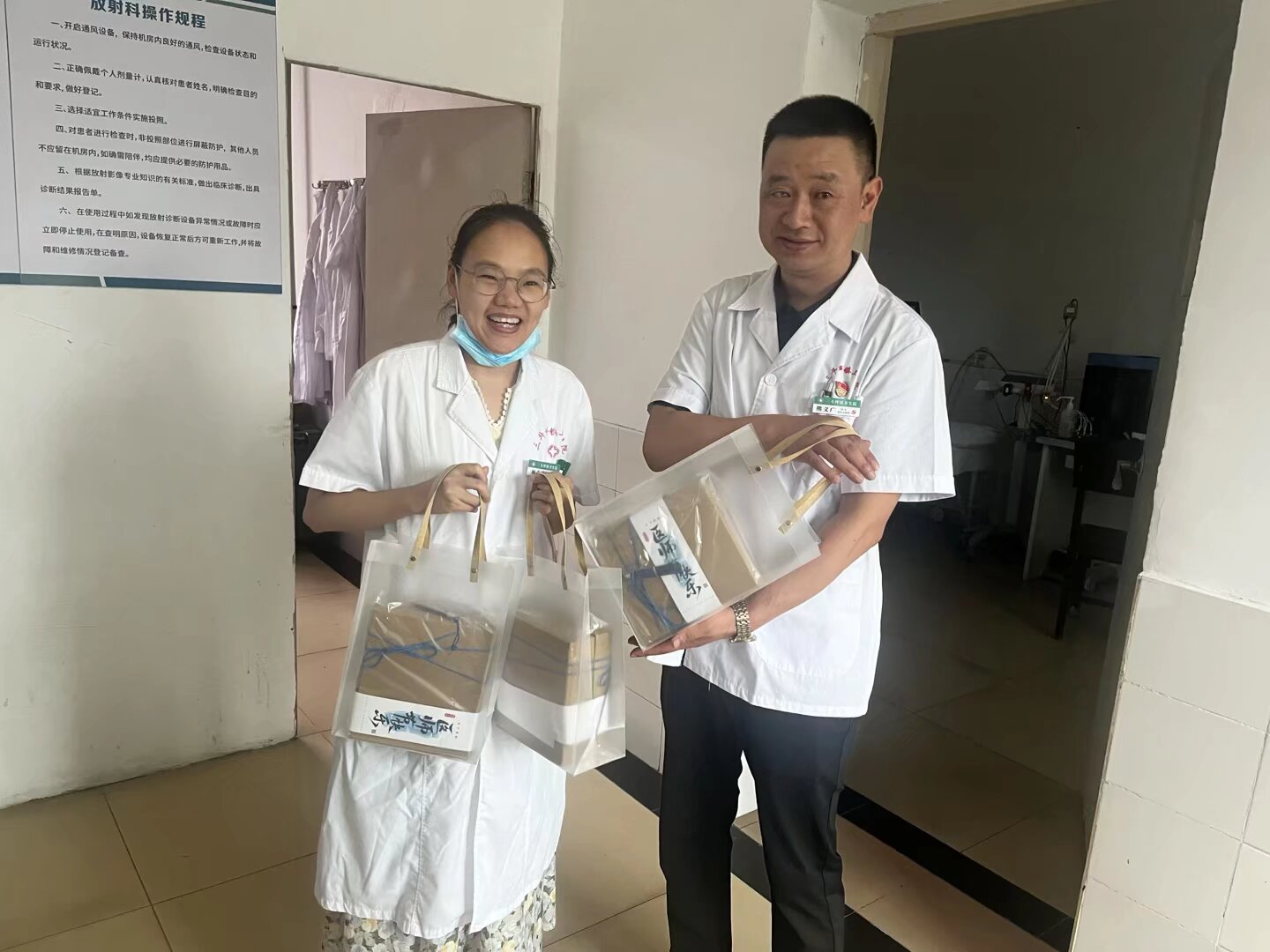 三斗坪镇卫生院：情暖医师节 关怀润医者