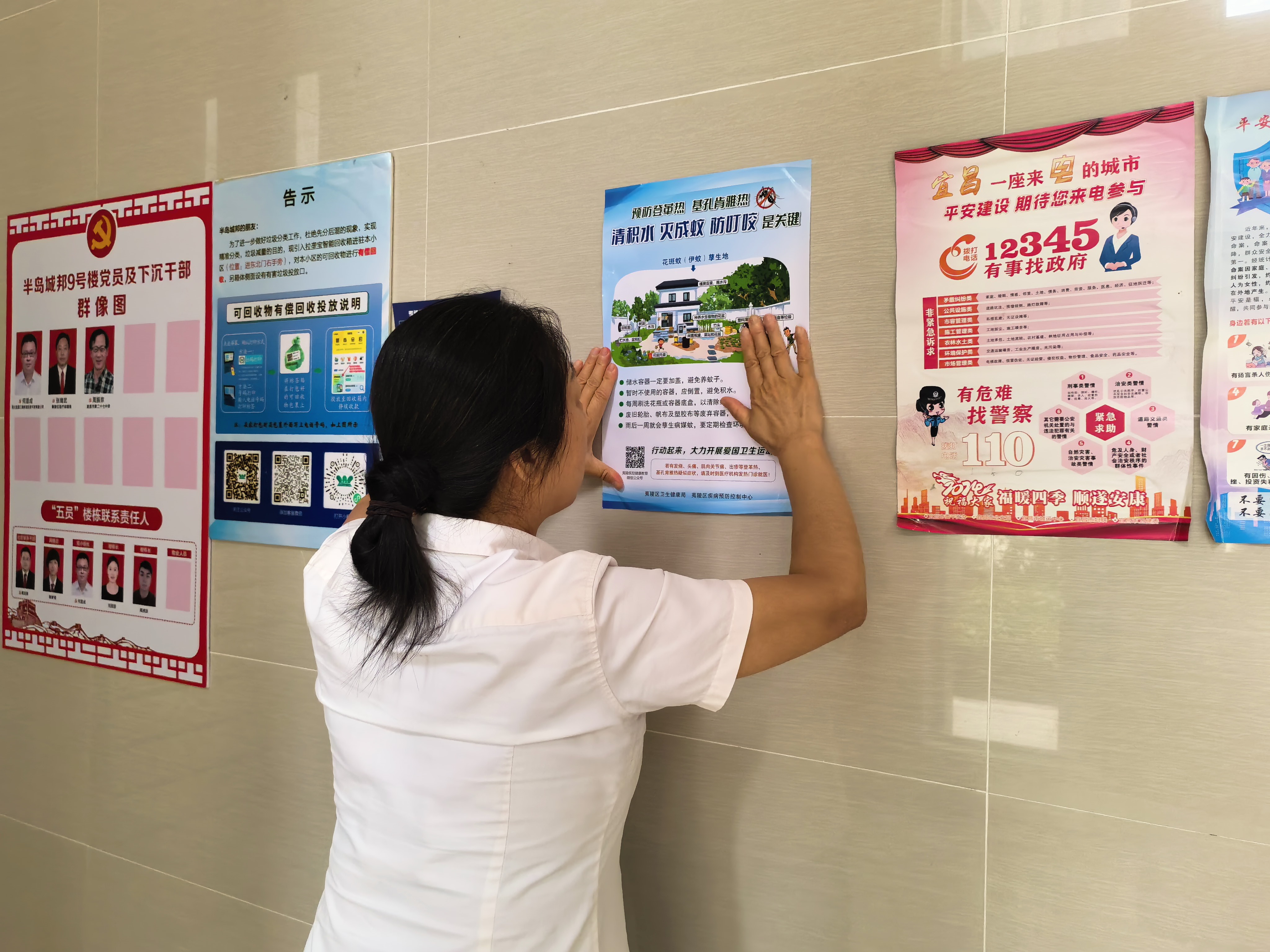 望江社区开展预防“两热”宣传活动