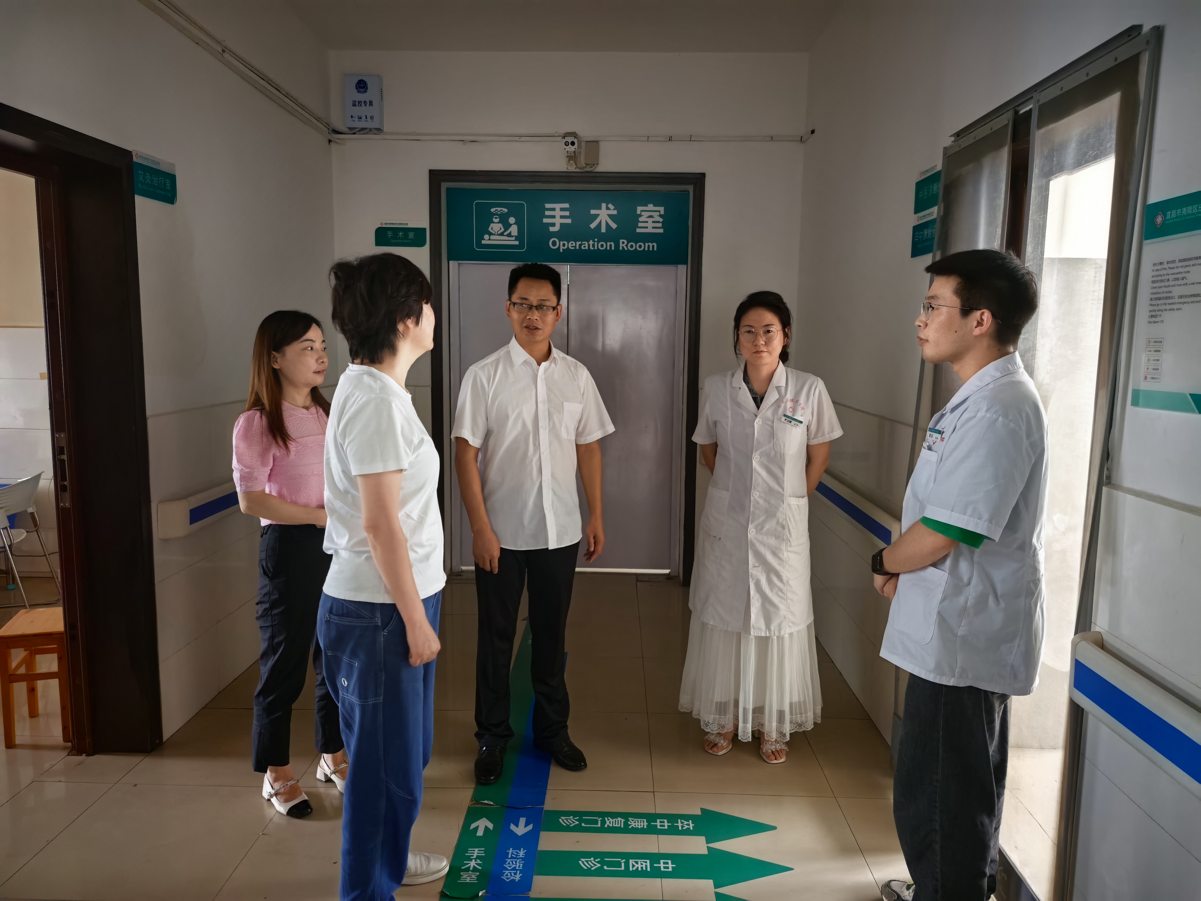 区卫健局深入基层调研指导并慰问一线医师
