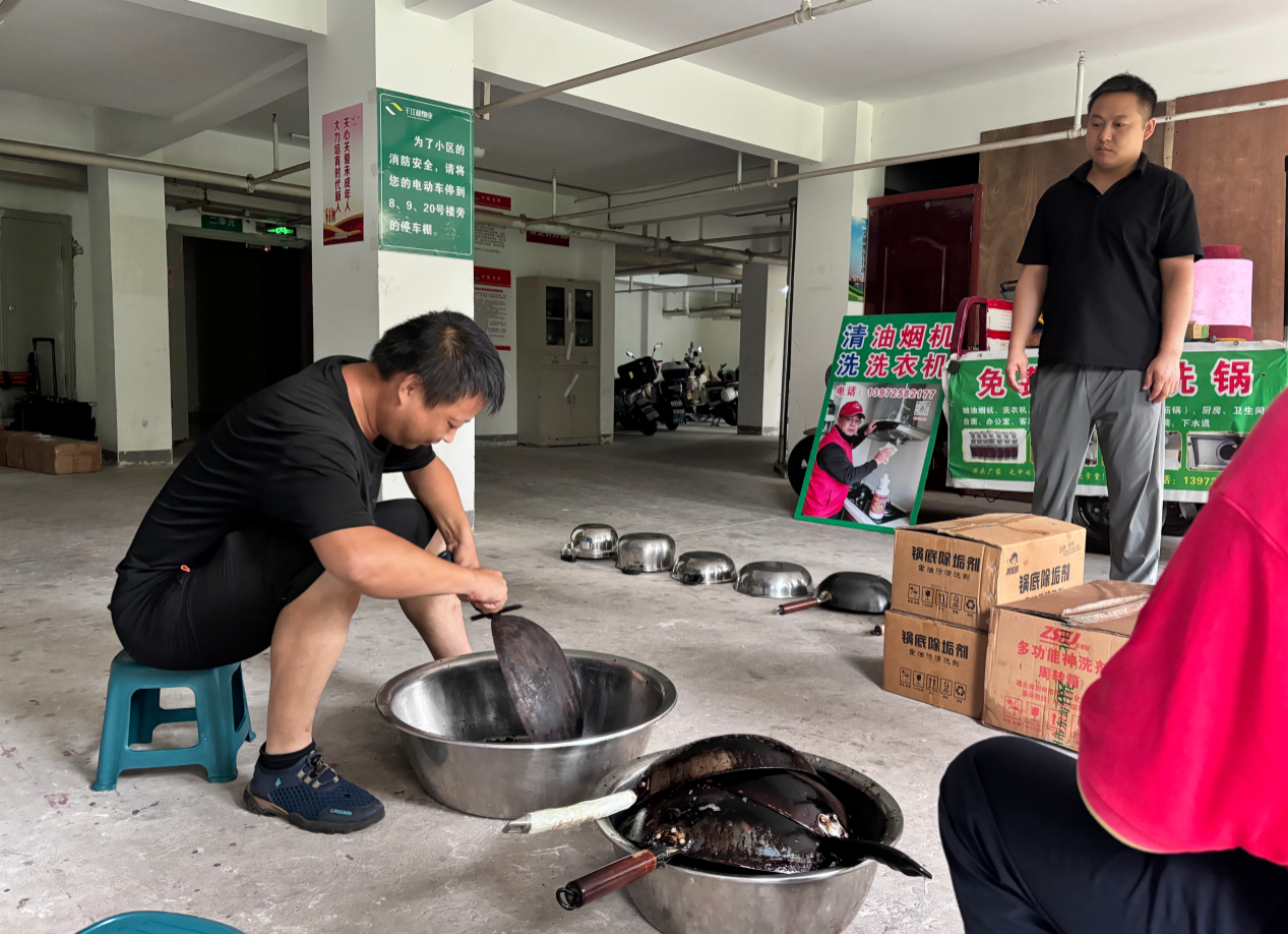 锦湖社区：便民清洗进家门 暖心服务护万家