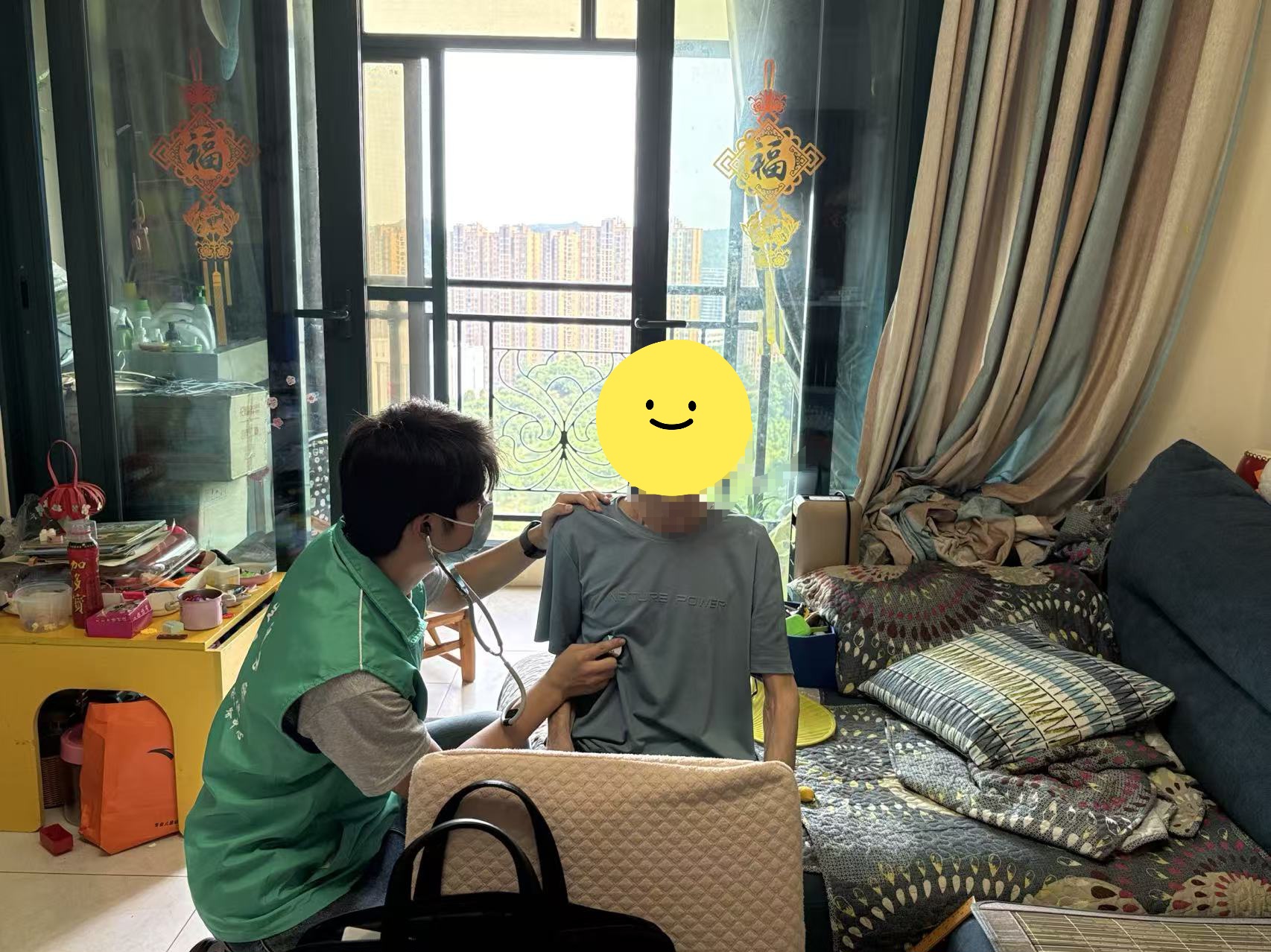 入户义诊暖人心 守护夕阳保健康