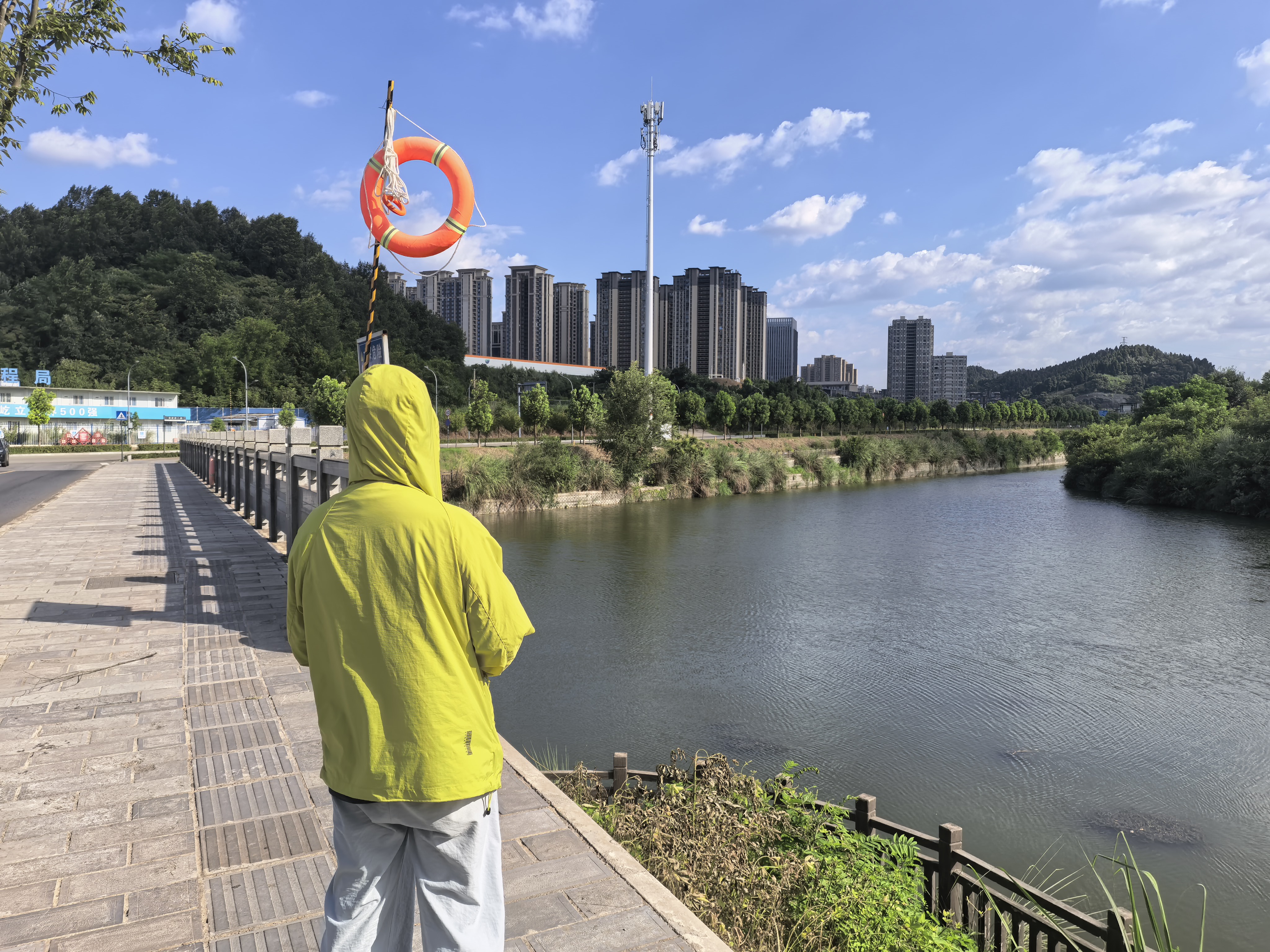 锦云社区：常态化巡湖护水域 严举措防溺保平安