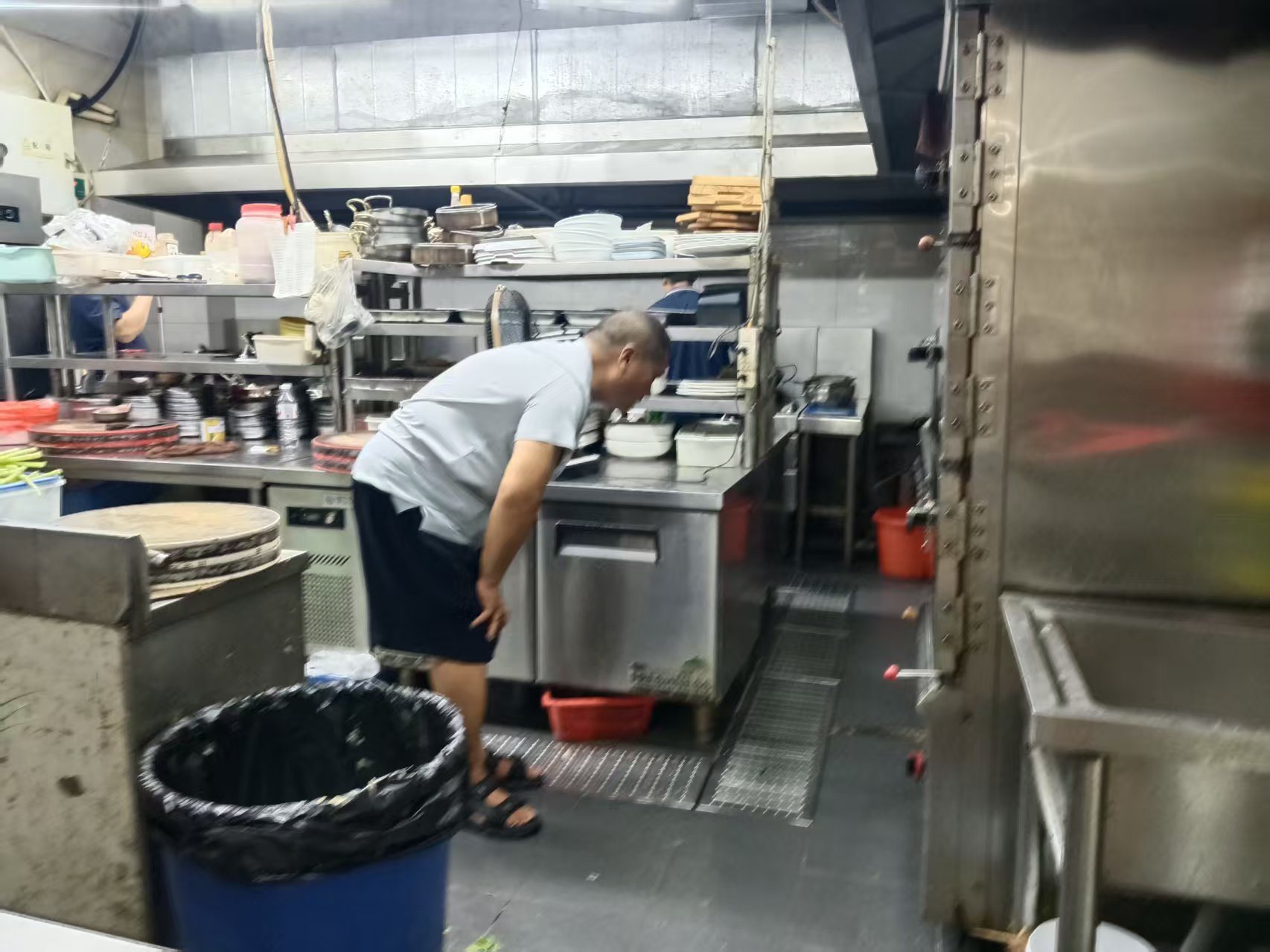 望江社区：常态化开展商铺及小散工程安全隐患检查