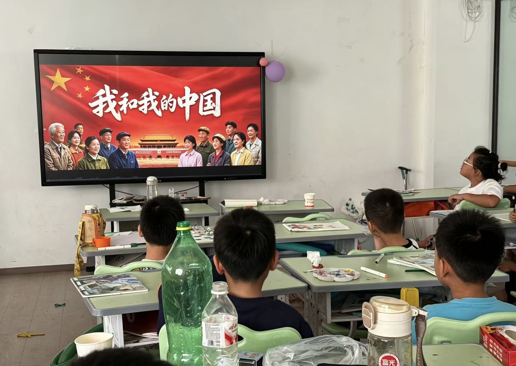 绿洲社区：光影忆峥嵘 童心向祖国