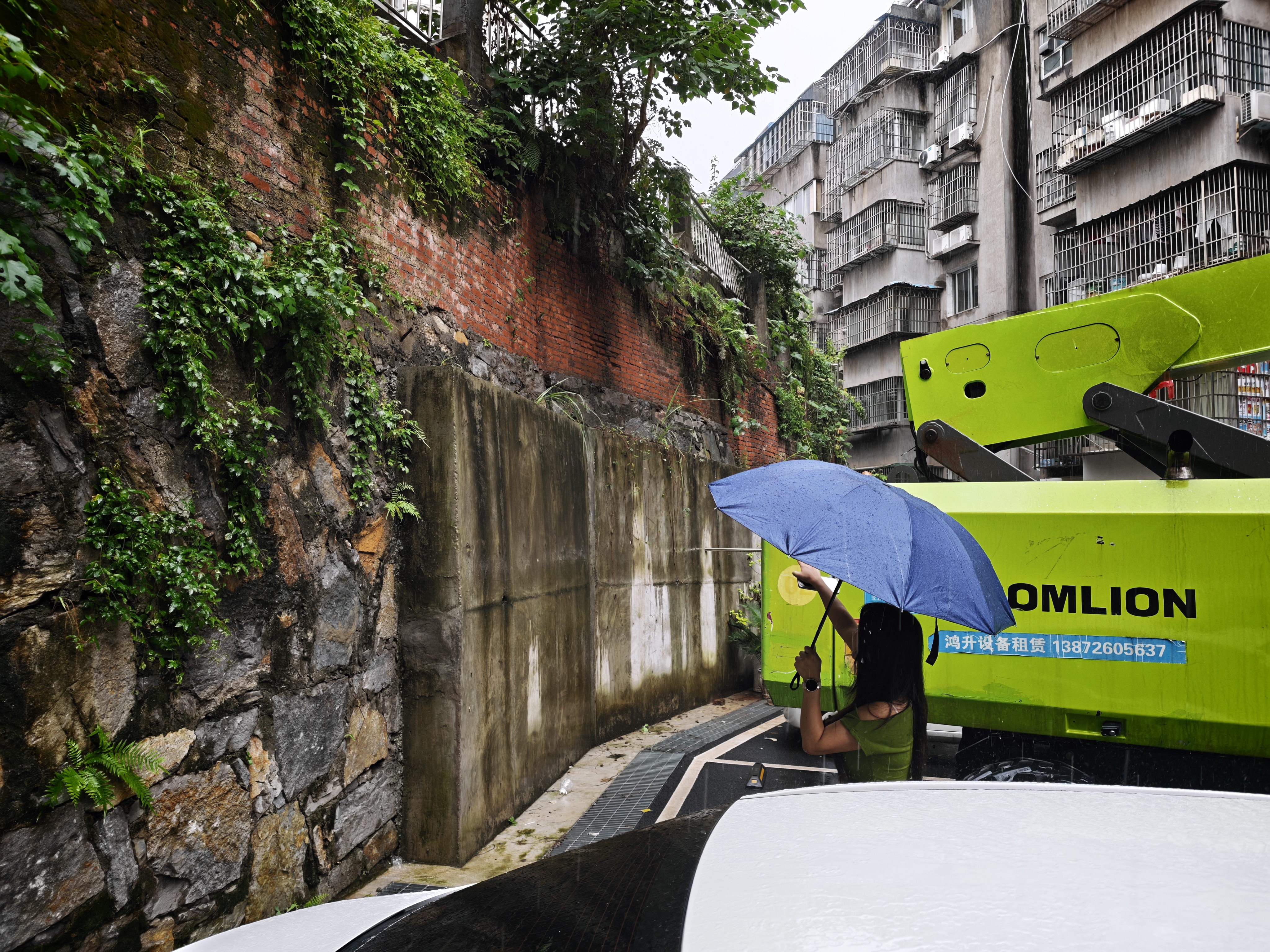 峡江社区：巡查地灾隐患 守护辖区平安