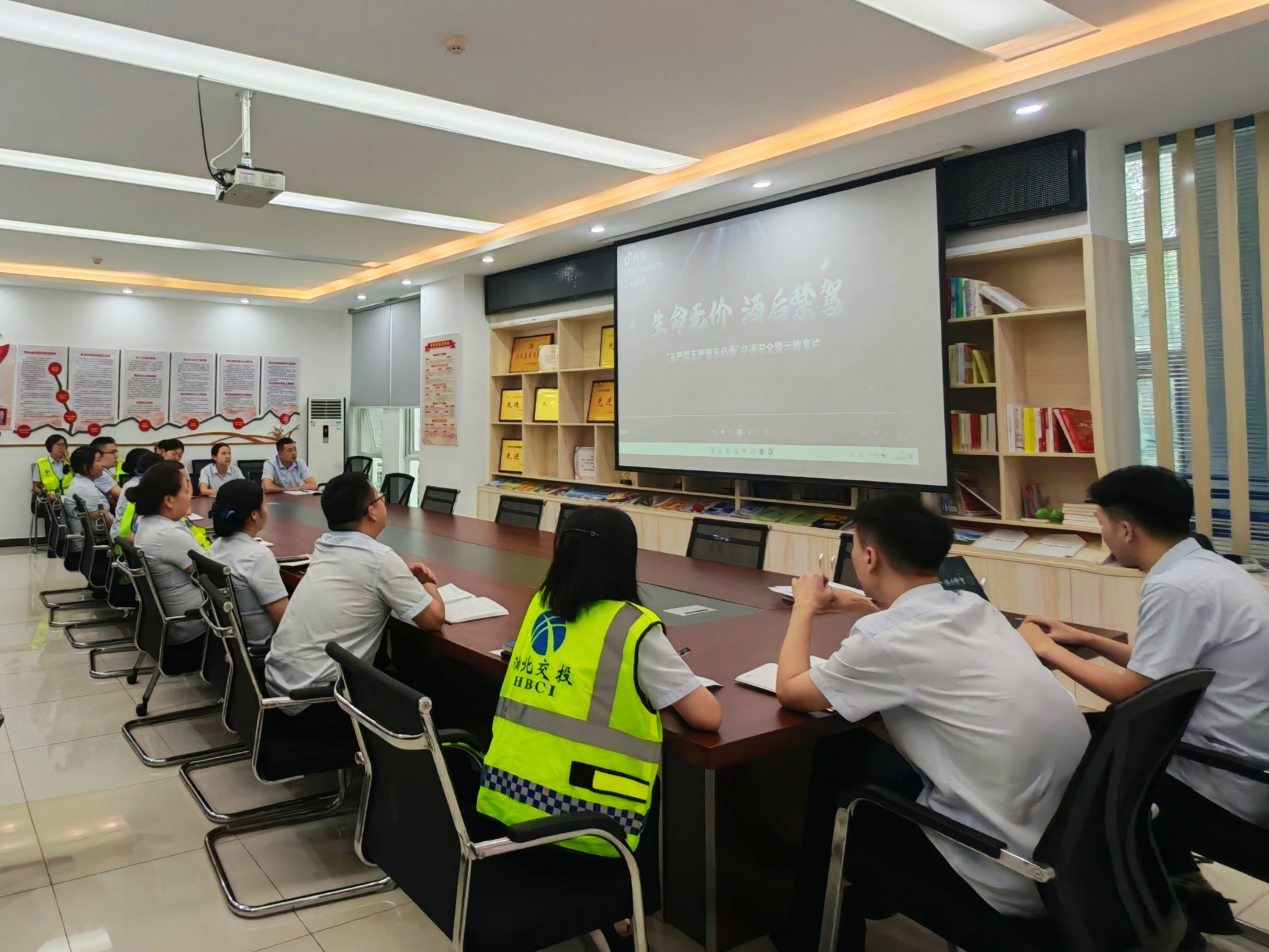 宜昌北收费站召开酒驾醉驾警示教育大会