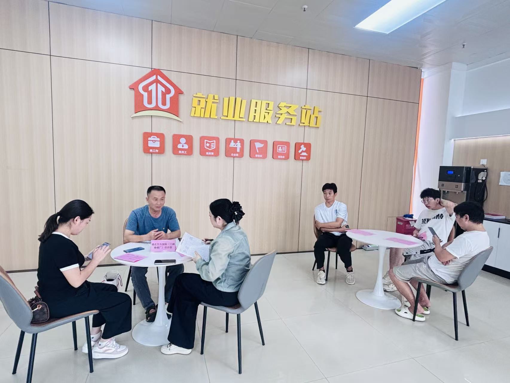 港虹社区：赋能产业促就业 精准送岗暖民心