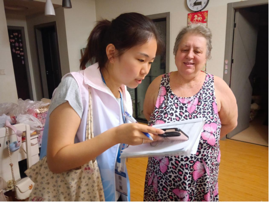 长江市场社区：暖心走访外籍居民 做实基层统战服务