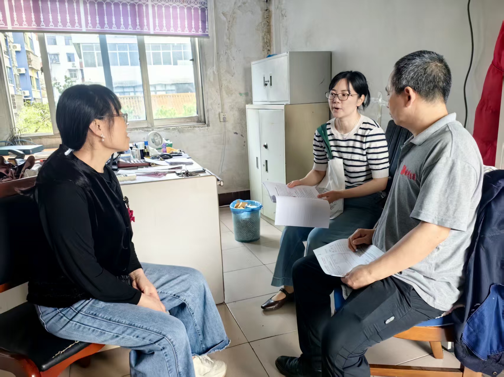 节前送暖 27.2万元救助金托底困难职工生活