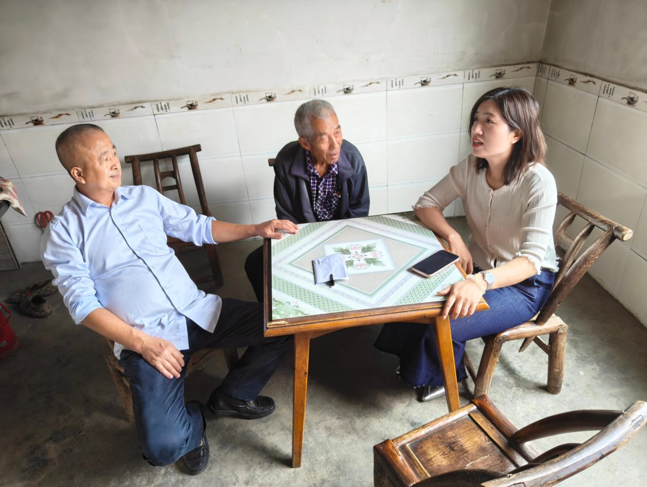 鸦鹊岭镇：中秋慰问送暖意 计生关怀连民心