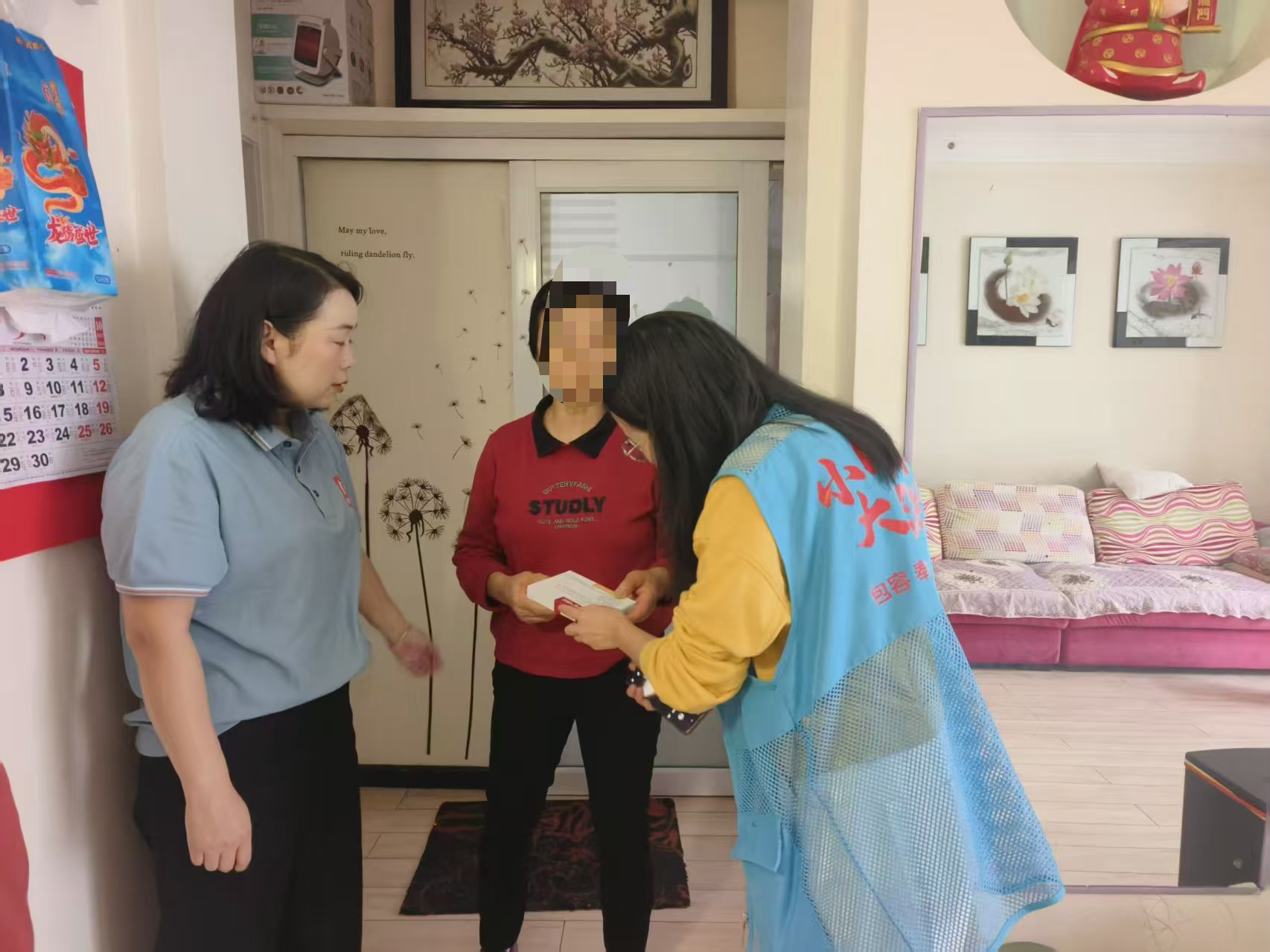 平云社区：国庆关怀暖人心 “姥姥药箱”守健康