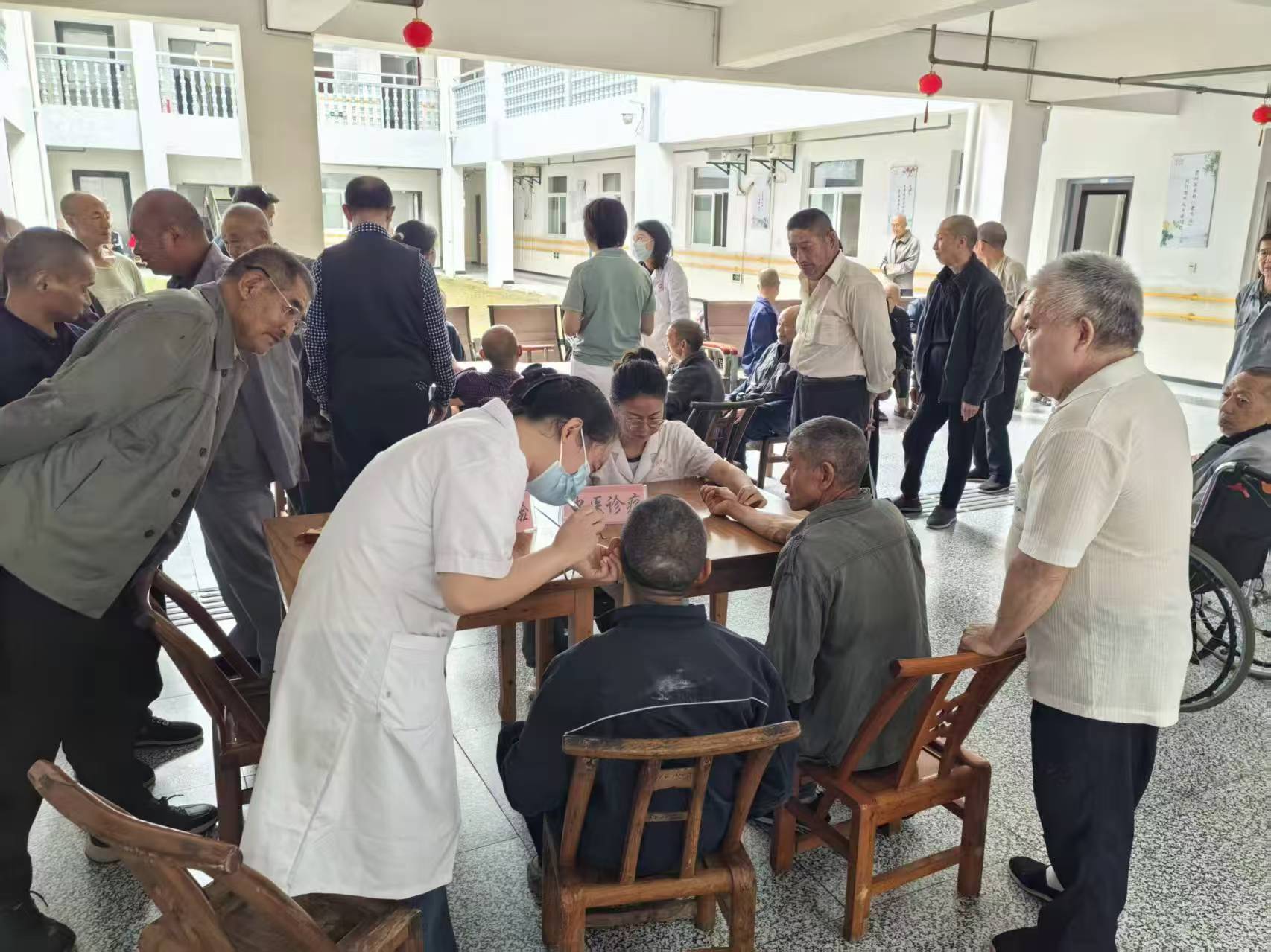 乐天溪卫生院走进福利院开展中秋义诊慰问活动