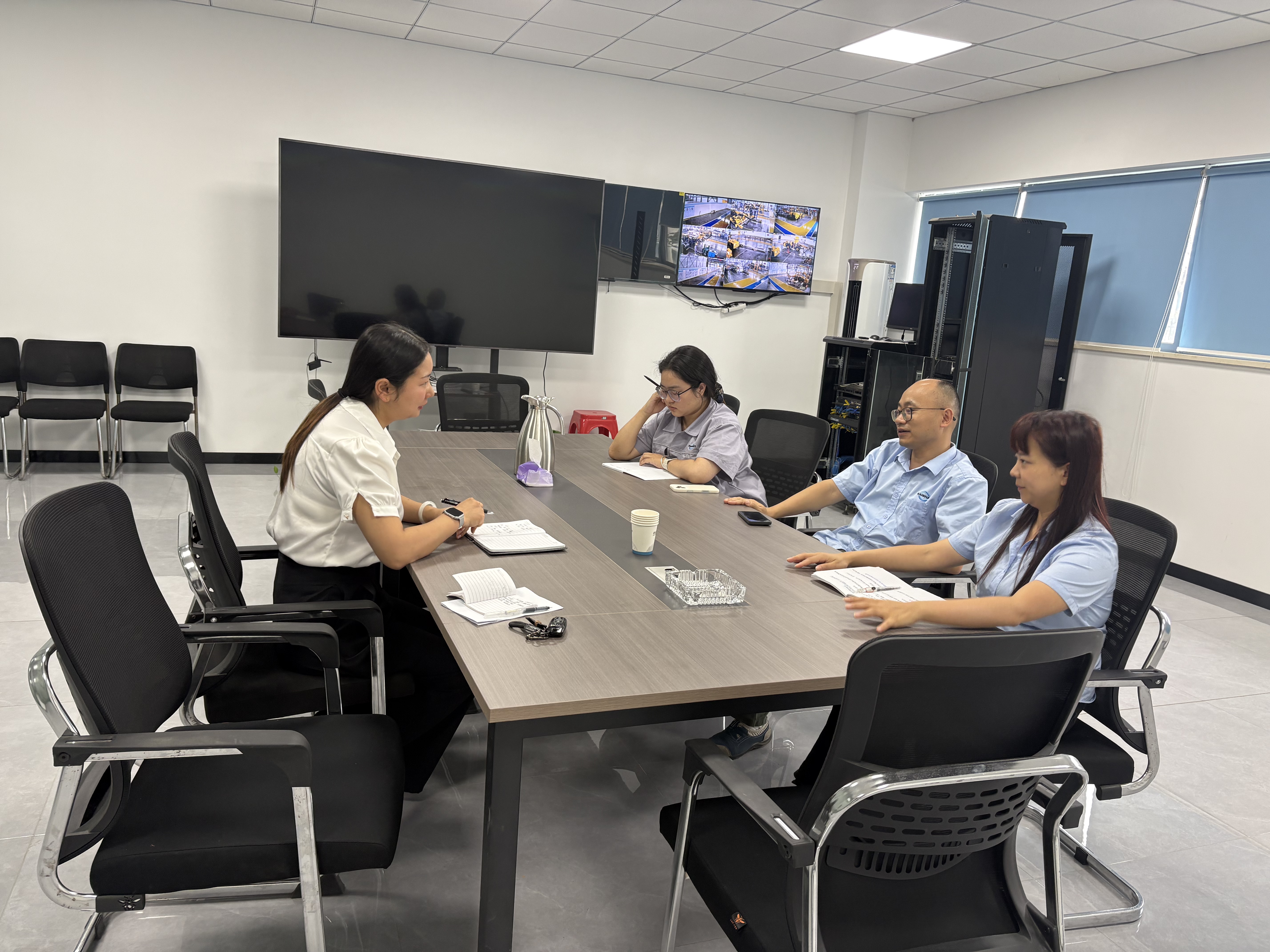鸦鹊岭镇：走访企业摸实情 精准服务解难题