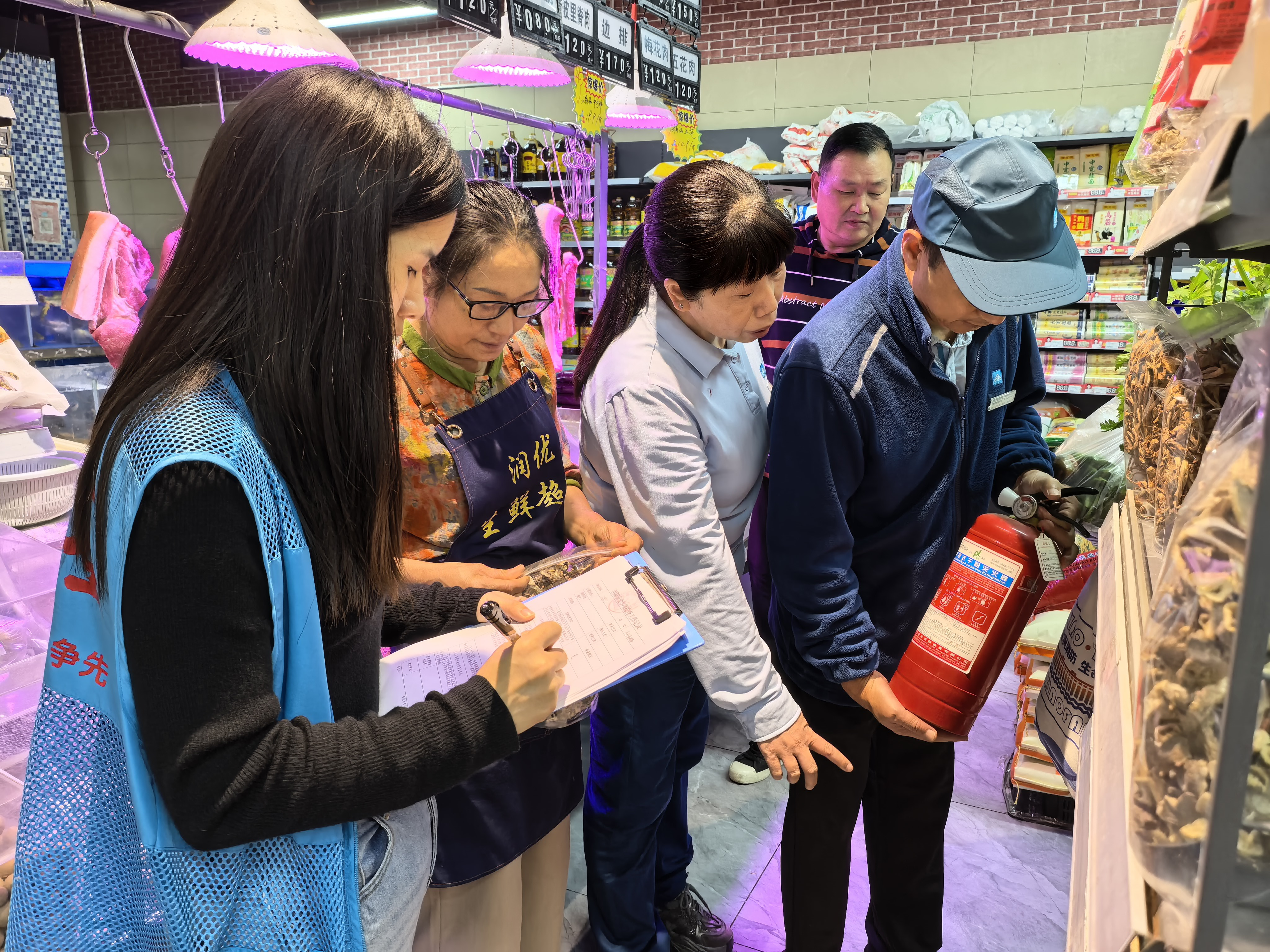 锦湖社区：开展节前安全排查 筑牢双节平安防线