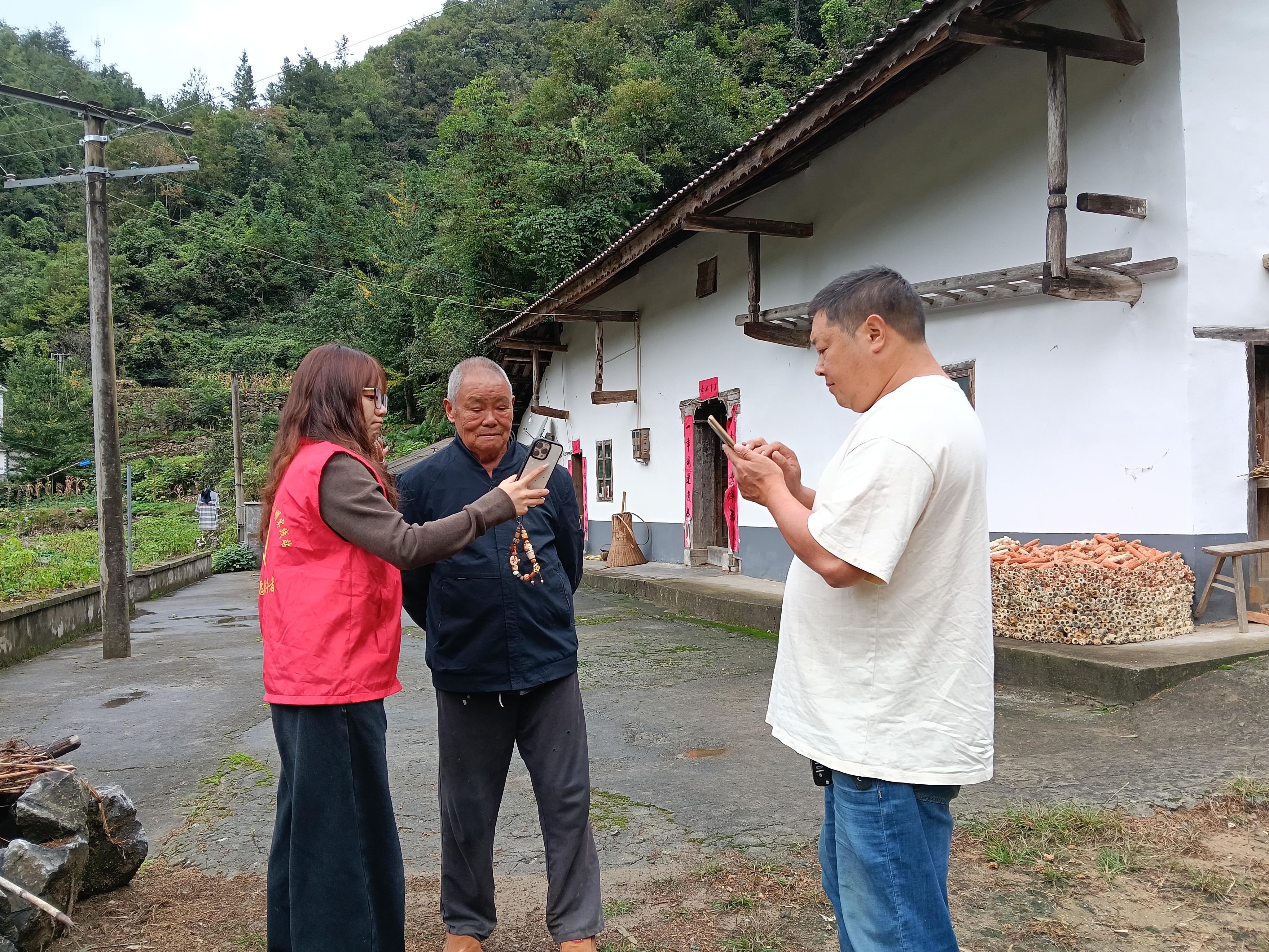 桃坪河村：节前安全排查走访 筑牢群众平安过节
