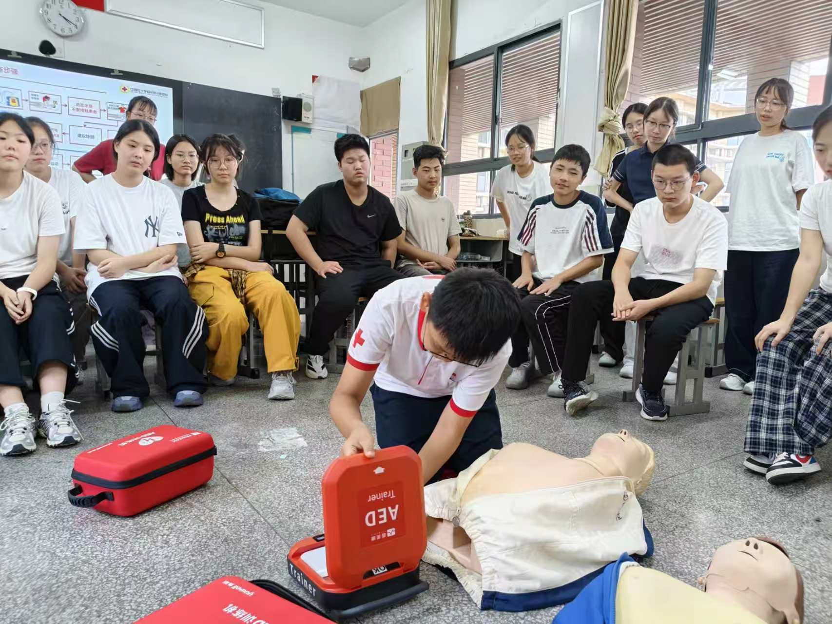 “救” 在开学第一课！夷陵区2300余名高一新生解锁新技能