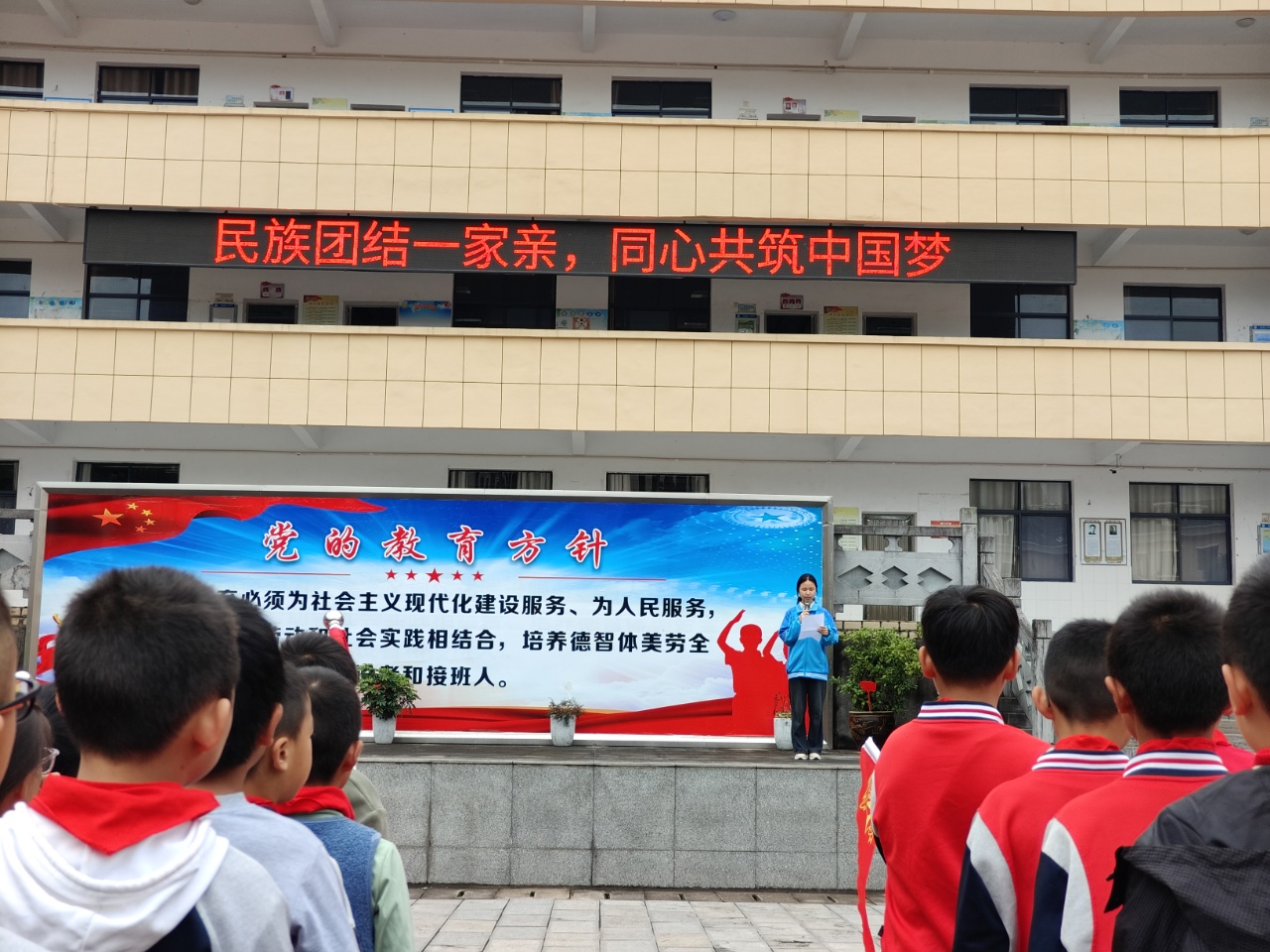 深耕民族团结教育 涵养同心向学新风