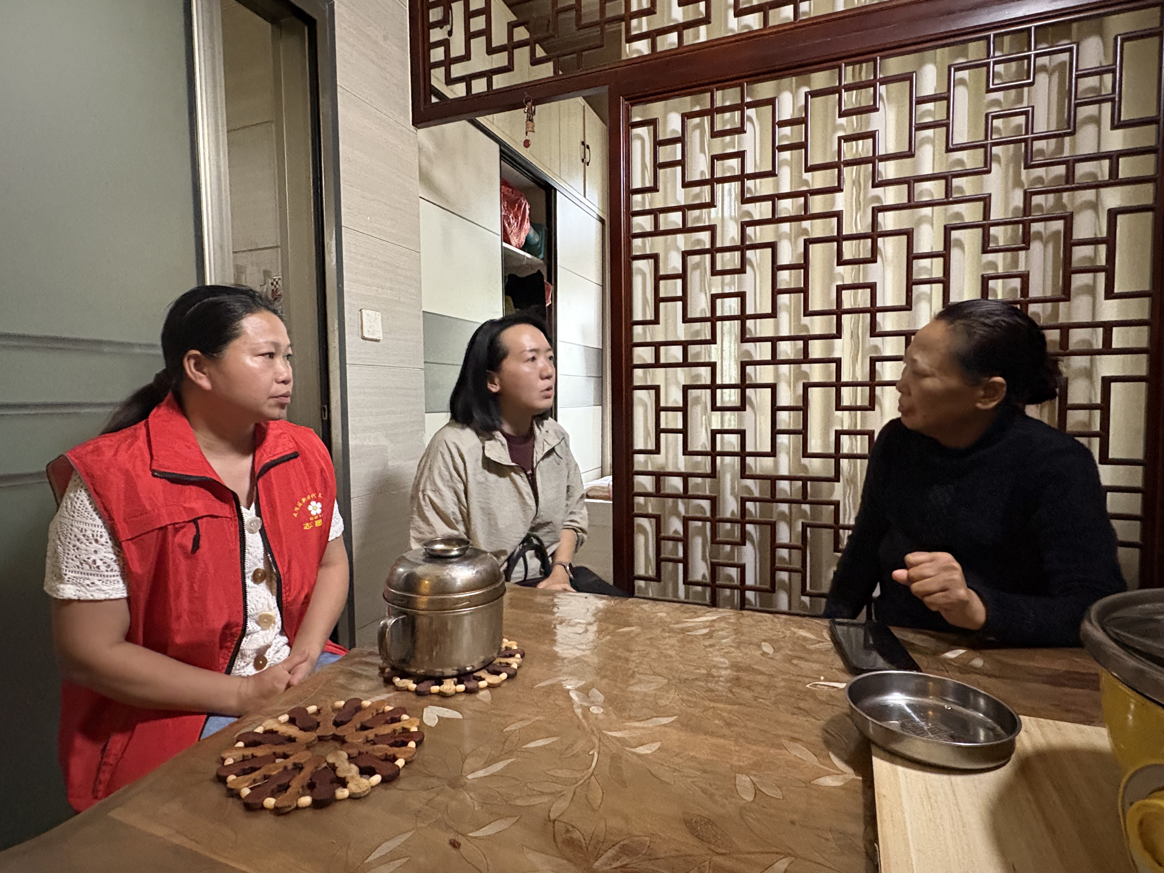 绿洲社区：暖心走访护双节 贴心关爱“一老一小”