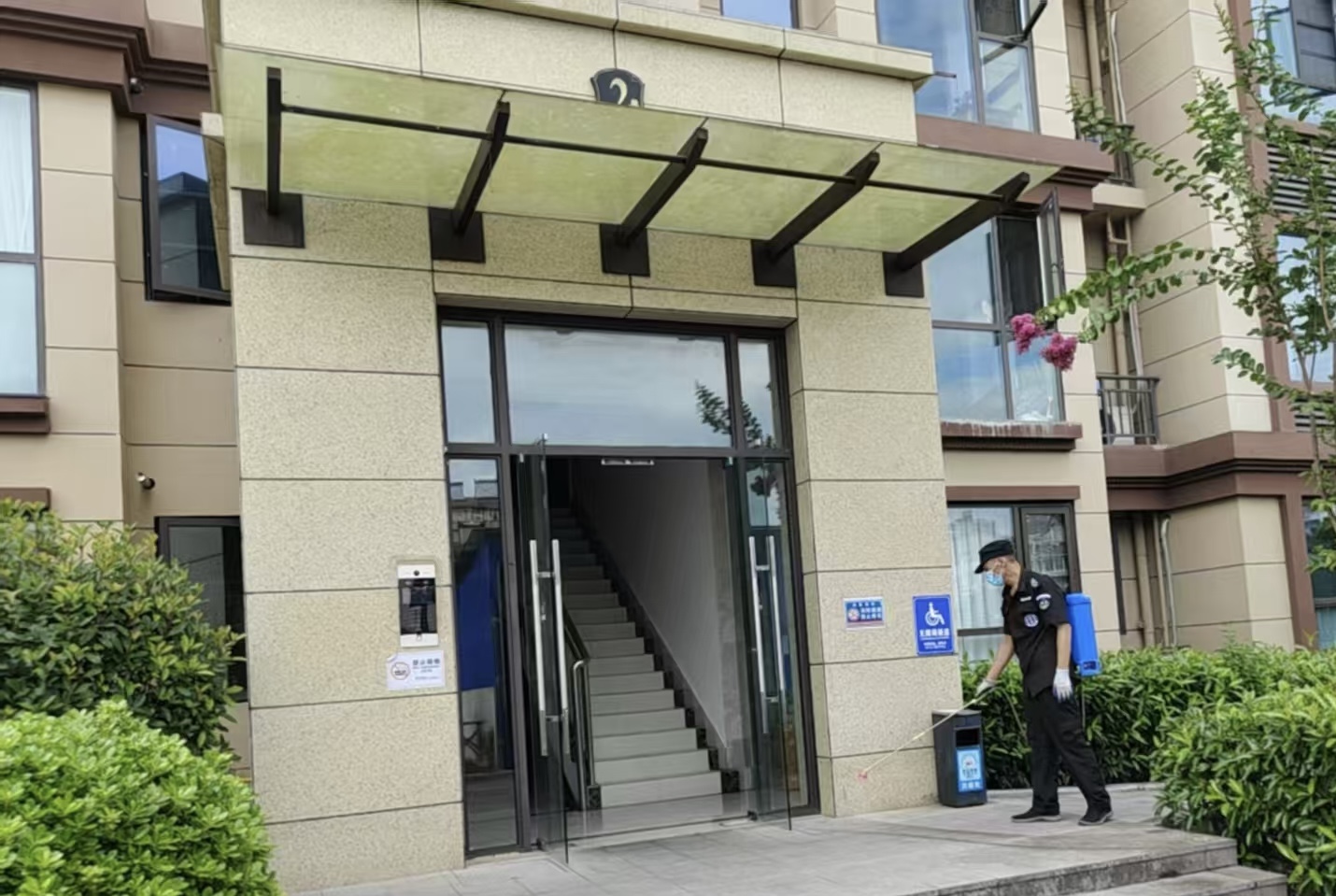 东城社区：精准防蚊灭蚊 守护宜居社区环境