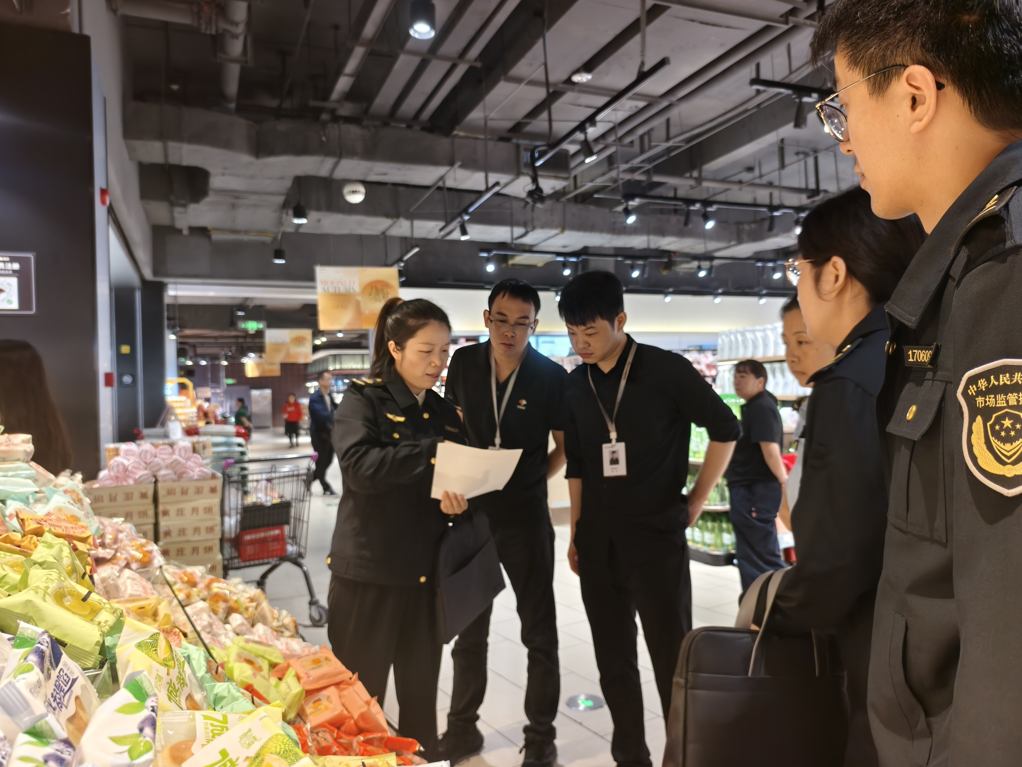 严守“三关”护航国庆长假 东城试验区市场监管所开展节前市场安全专项检查