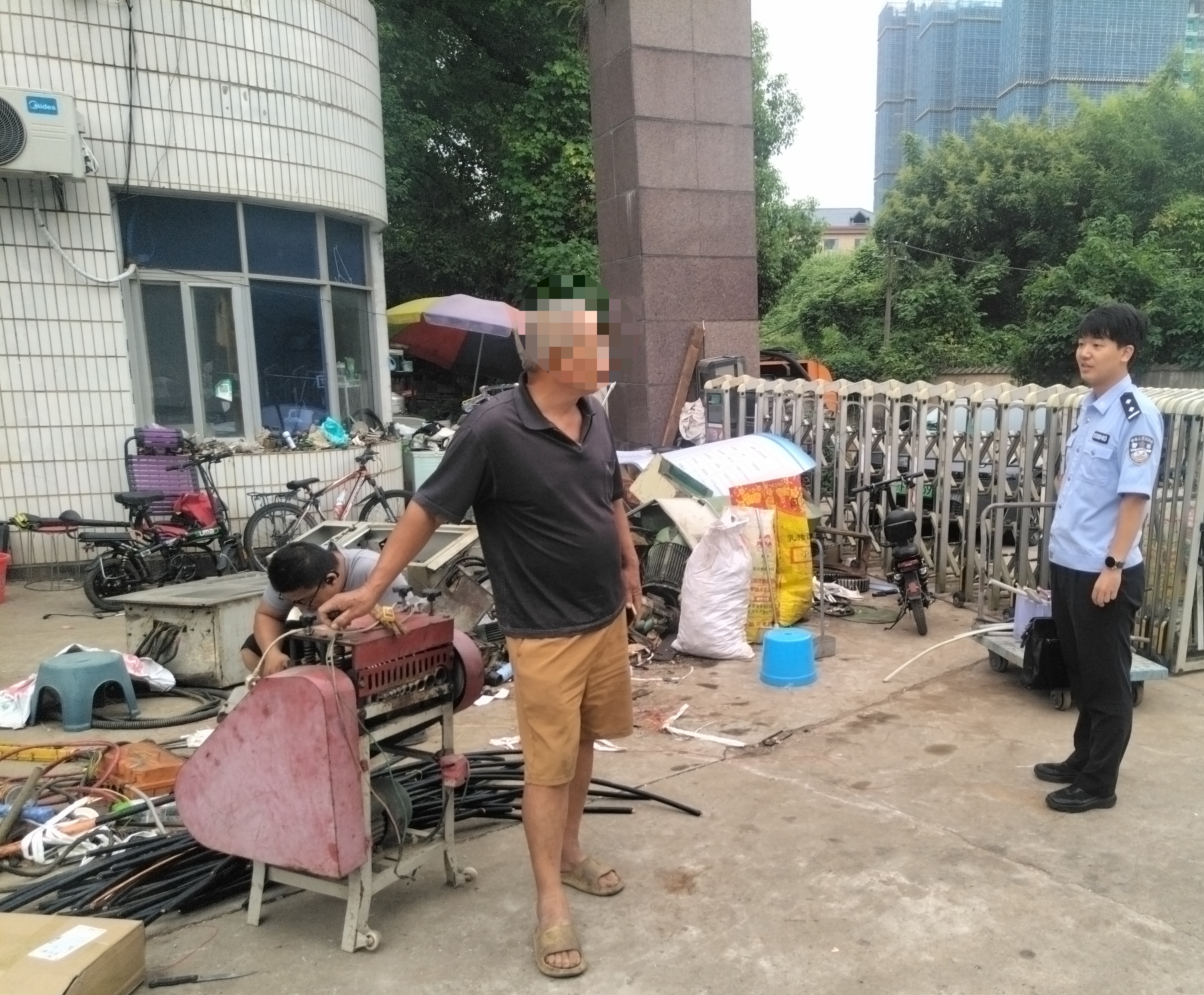 平云社区：严查隐患守底线 筑牢安全防火墙