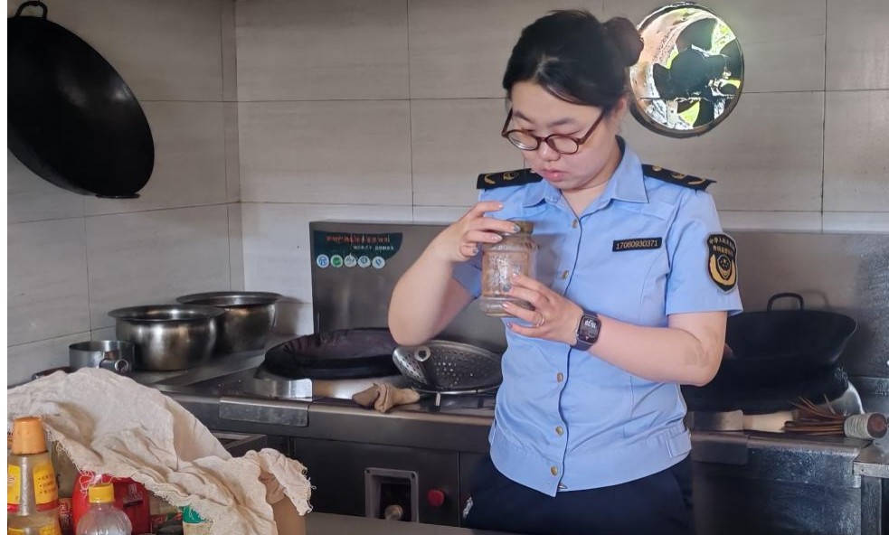鸦鹊岭镇：橘香迎双节 食安护农旅