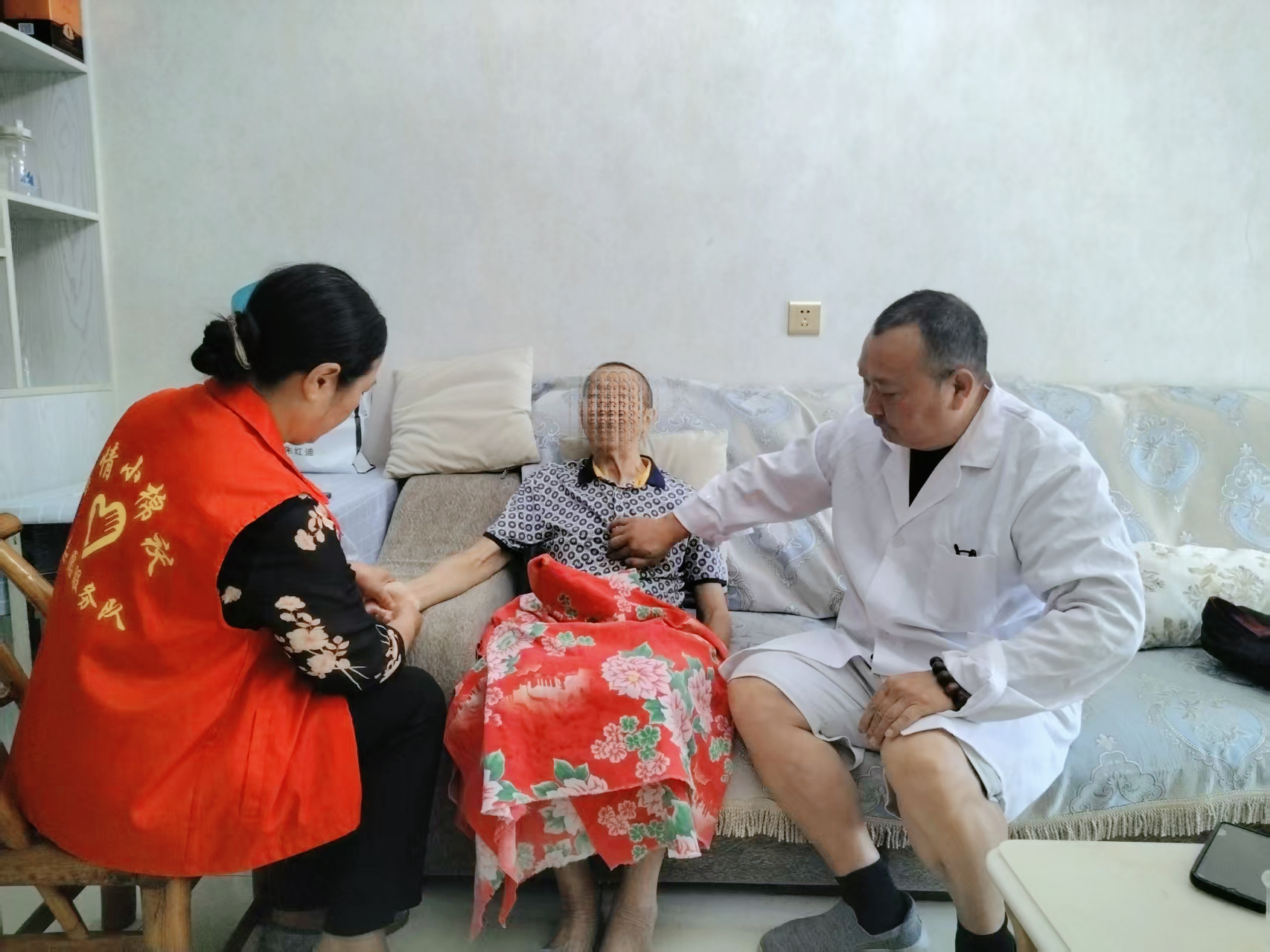 东城社区：健康敲门进家门 暖心守护失能老人