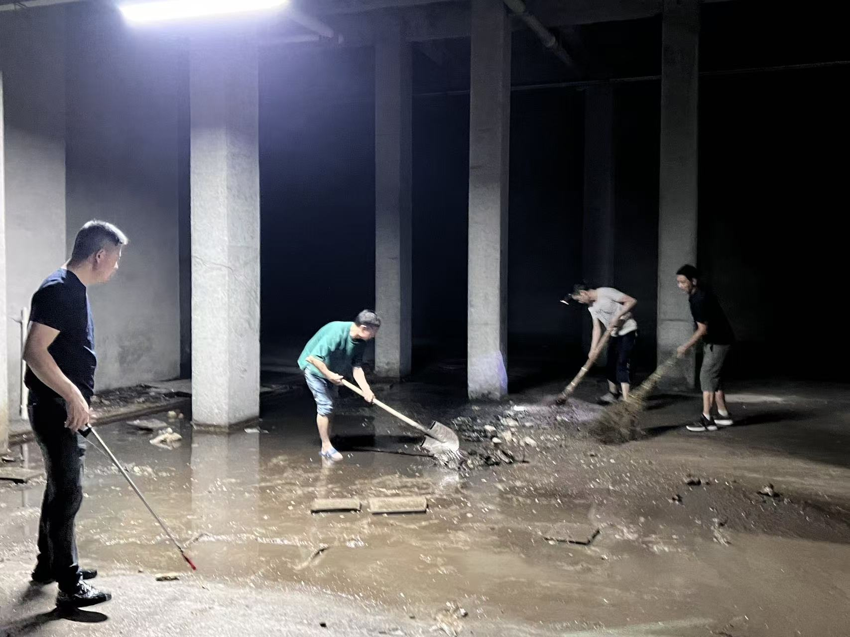 鸦鹊岭社区：排查隐患解民忧 管道修缮暖民心