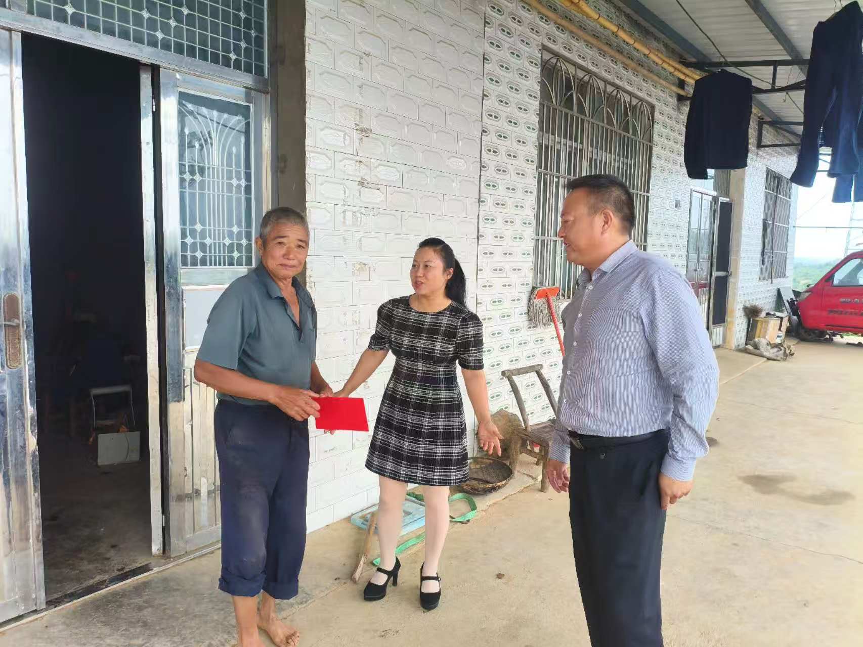鸦鹊岭镇：情暖中秋送关怀 心系特扶暖人心