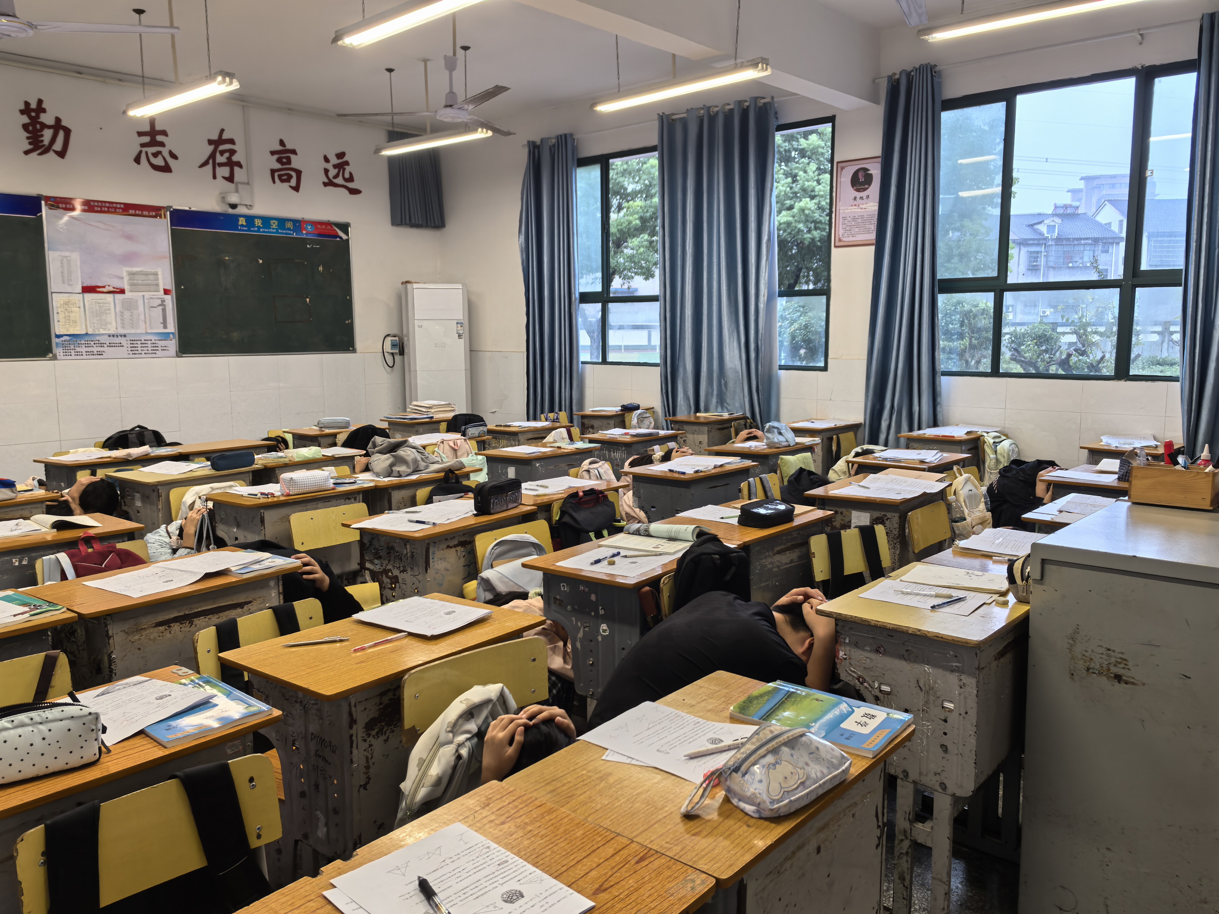 龙泉初中：筑牢防空安全线 厚植爱国赤子心