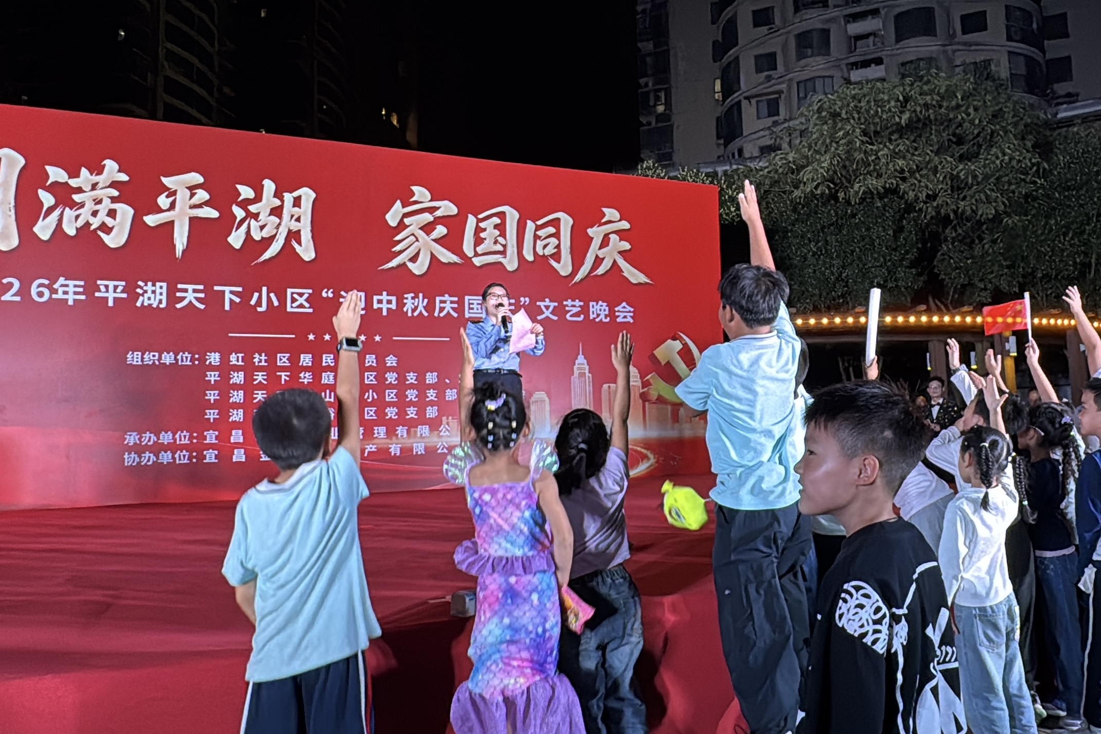 “双节”普法进社区  动物保护“零距离”